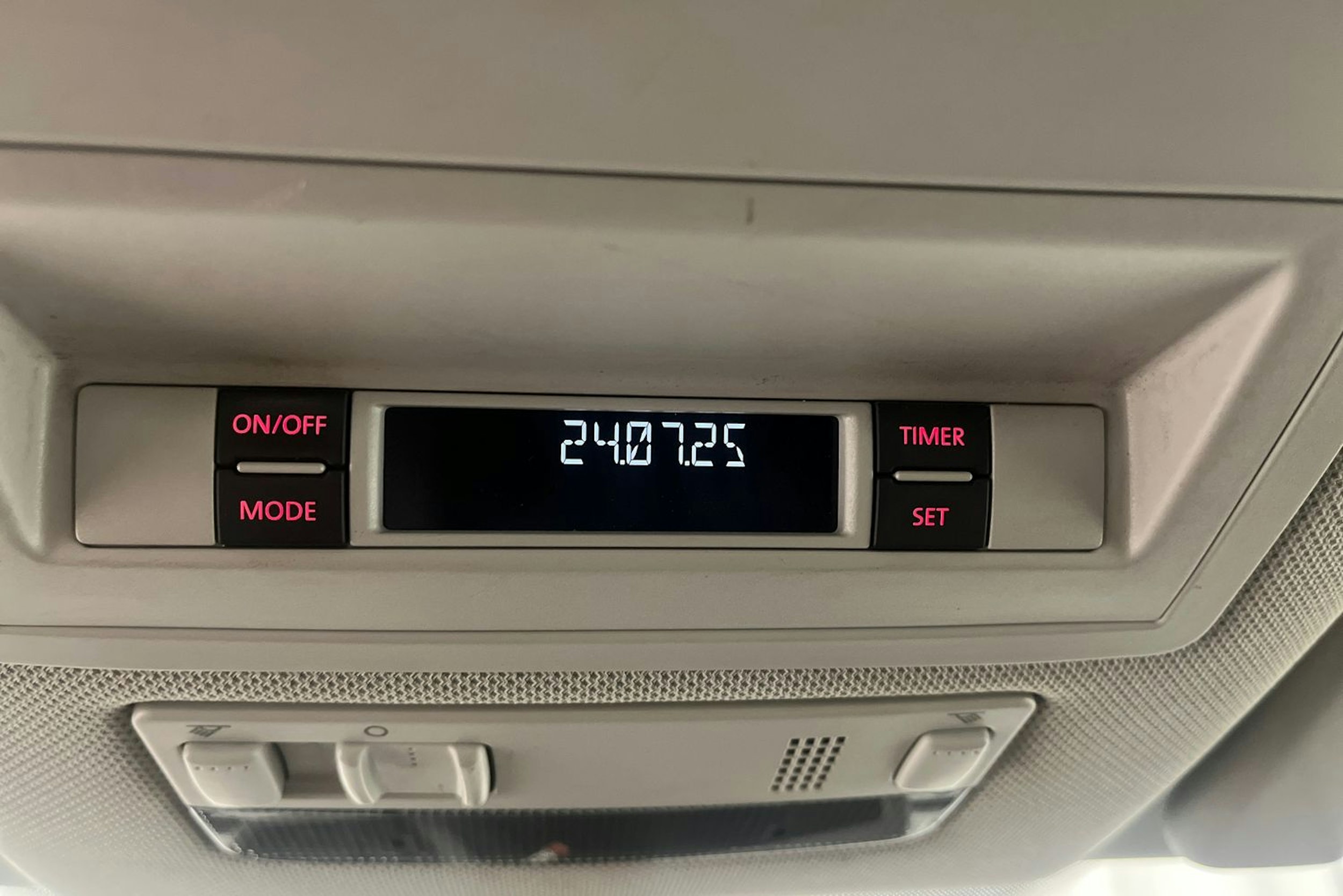 musta Volkswagen Amarok 2015 kuva 28.