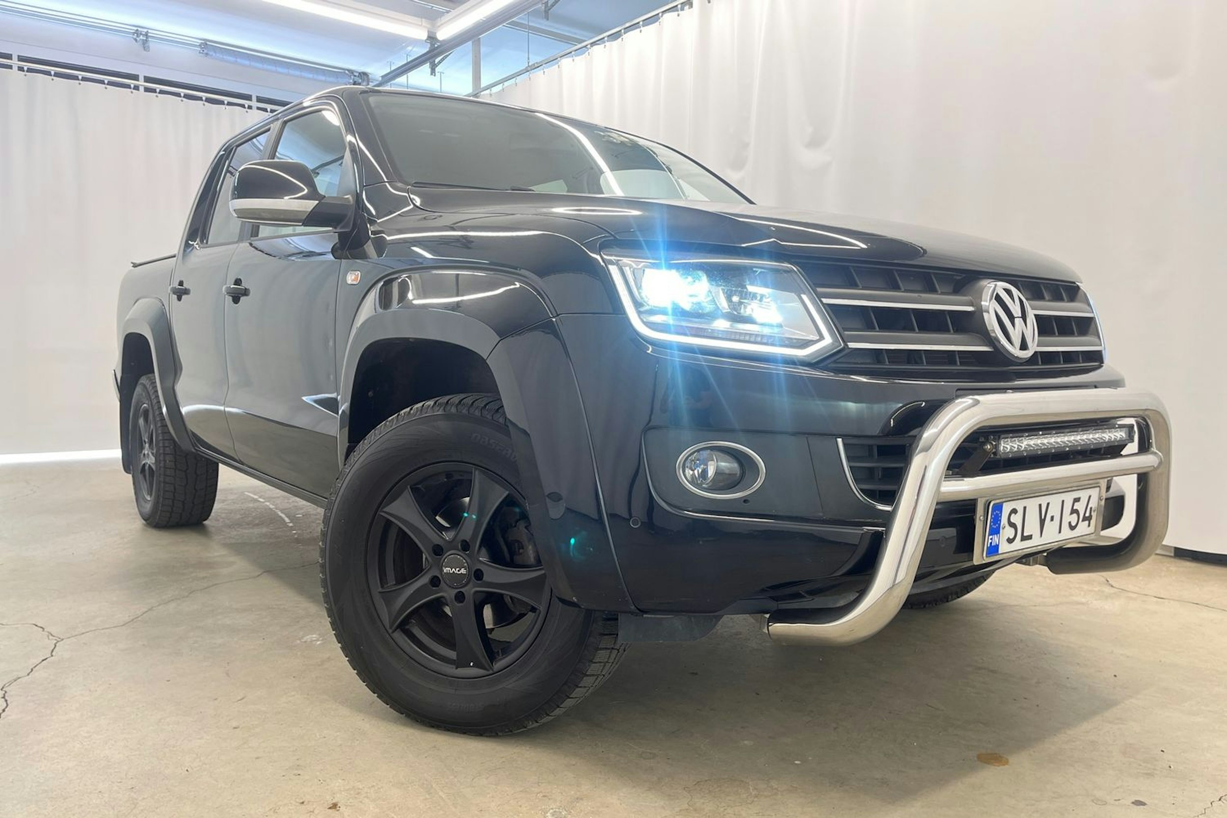 musta Volkswagen Amarok 2015 kuva 29.