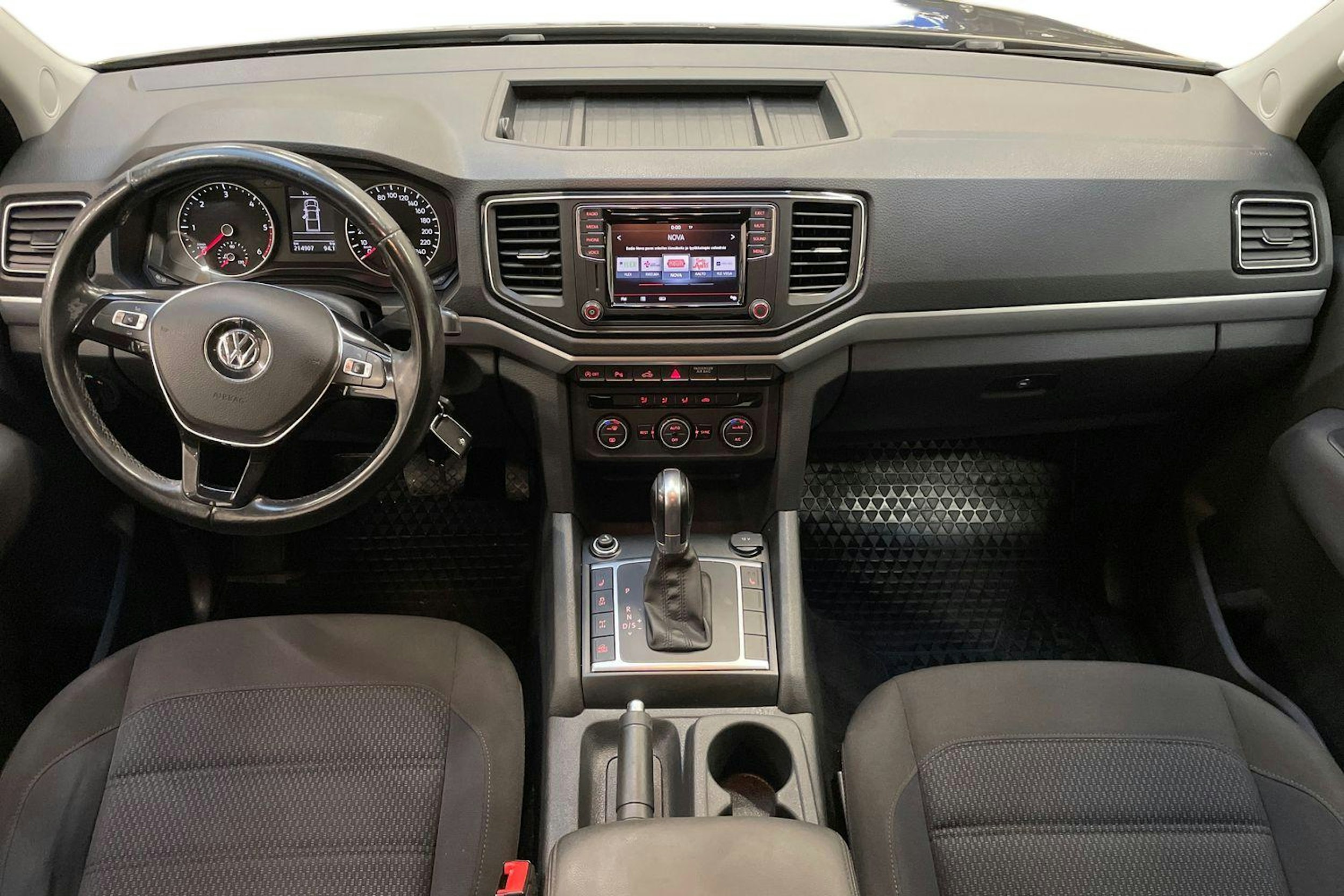 ruskea (beige) Volkswagen Amarok 2017 kuva 9.