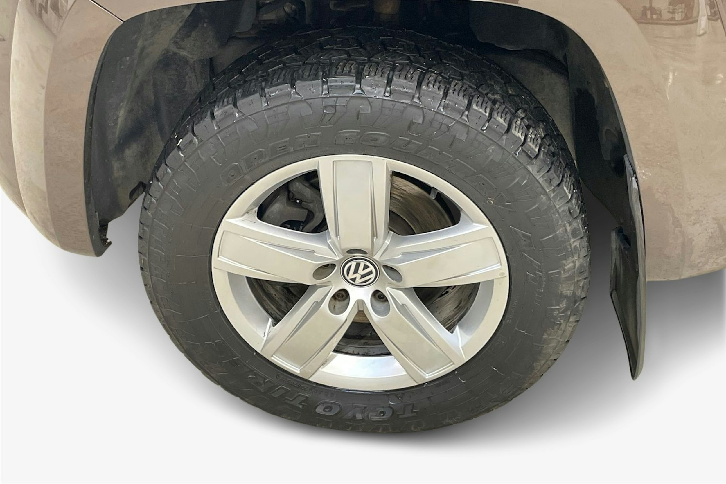 ruskea (beige) Volkswagen Amarok 2017 kuva 12.