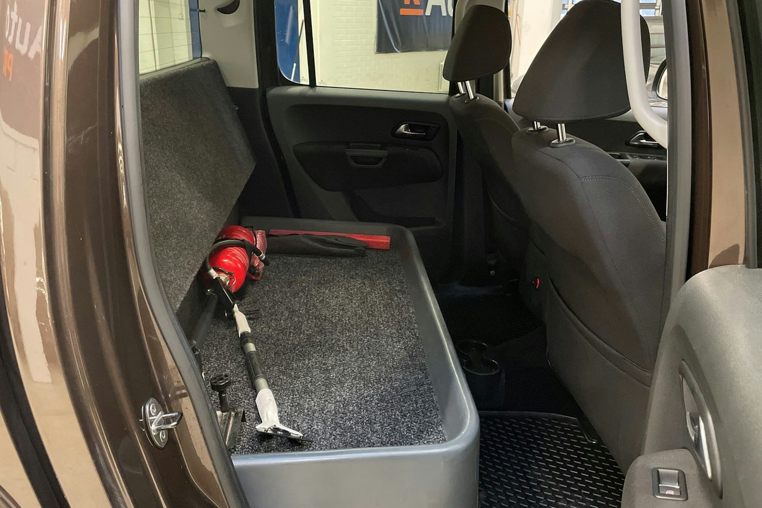 ruskea (beige) Volkswagen Amarok 2017 kuva 13.