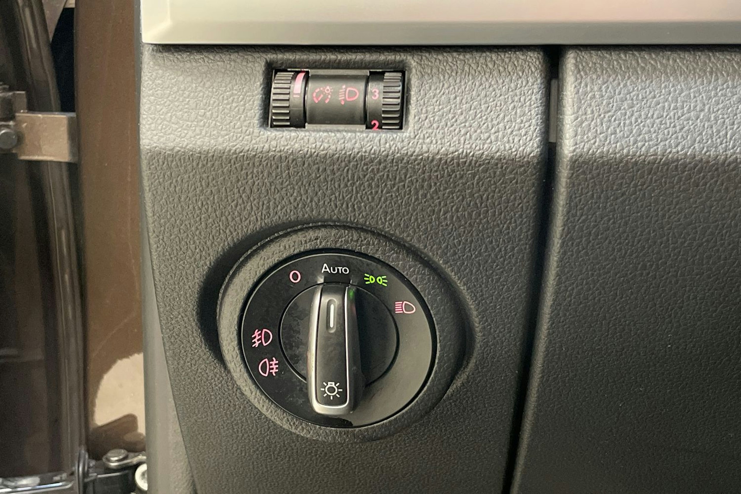 ruskea (beige) Volkswagen Amarok 2017 kuva 18.