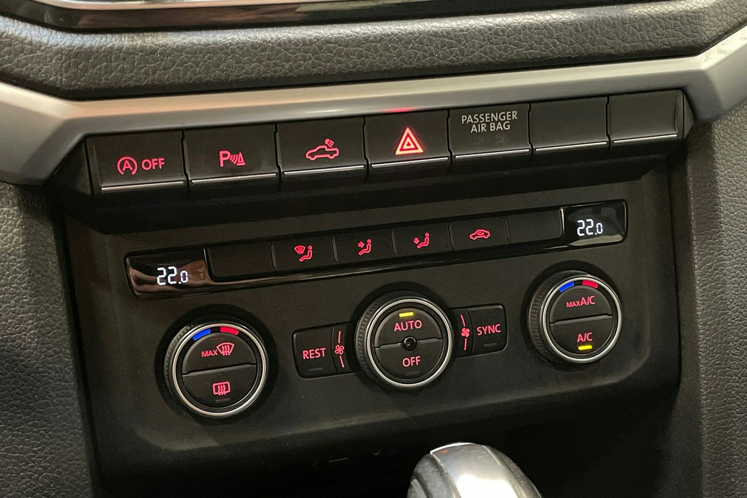 ruskea (beige) Volkswagen Amarok 2017 kuva 21.