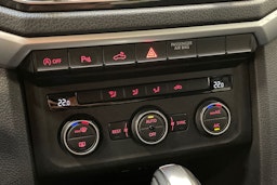 ruskea (beige) Volkswagen Amarok 2017 kuva 21.