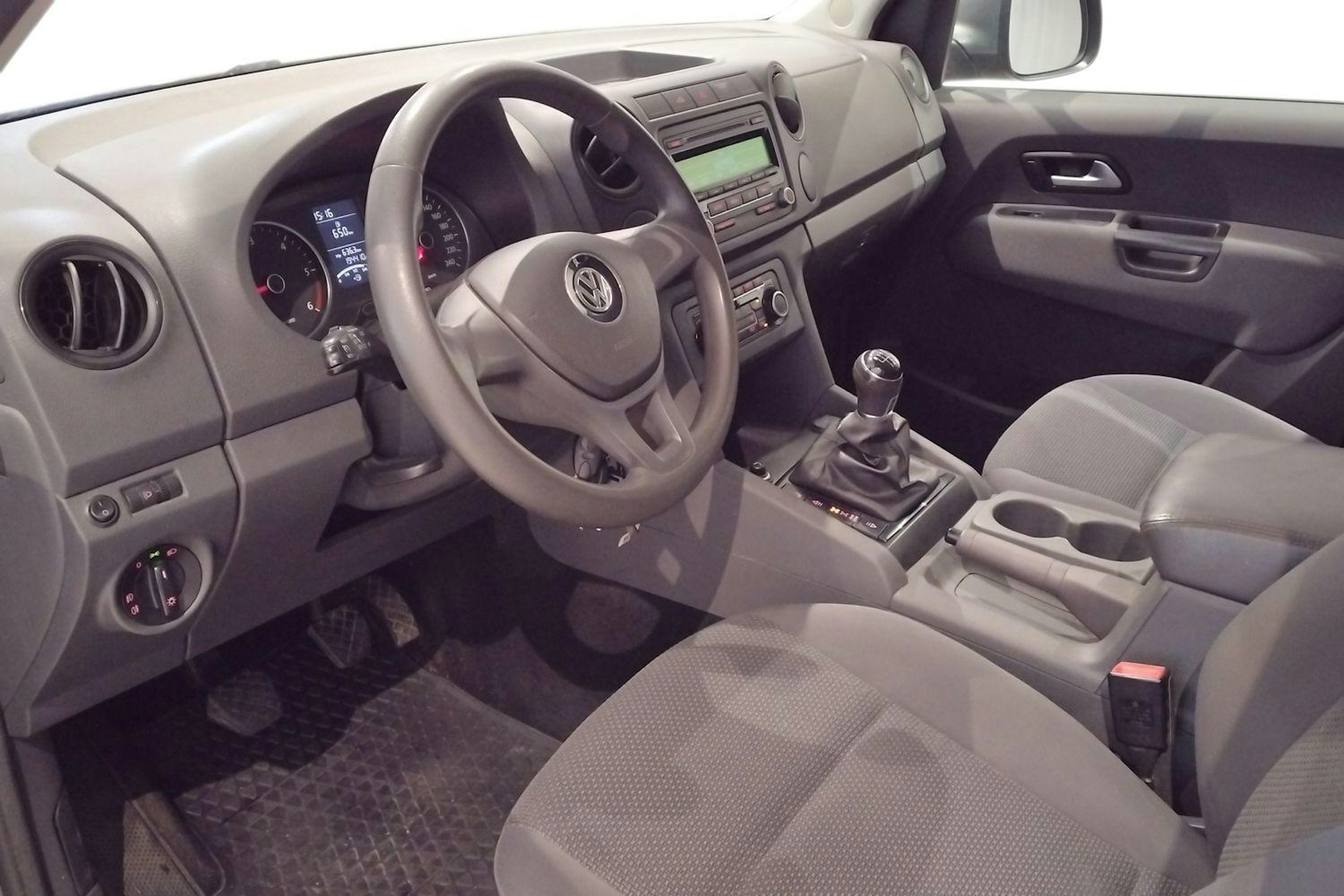 harmaa Volkswagen Amarok 2016 kuva 7.
