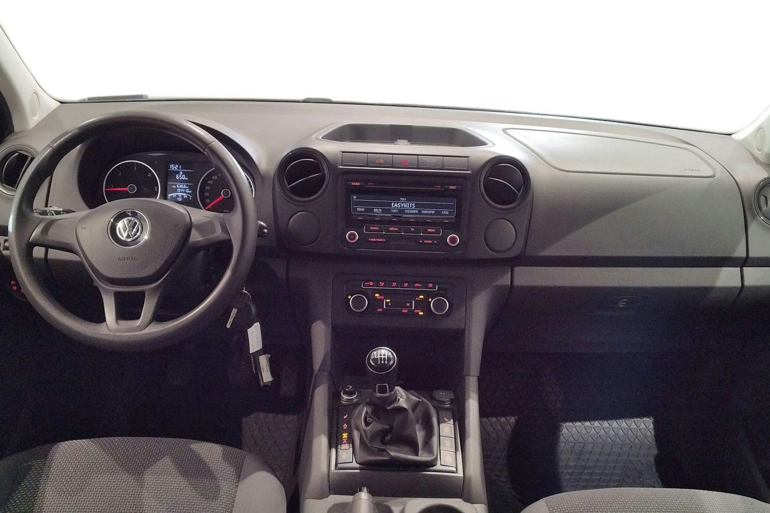 harmaa Volkswagen Amarok 2016 kuva 9.