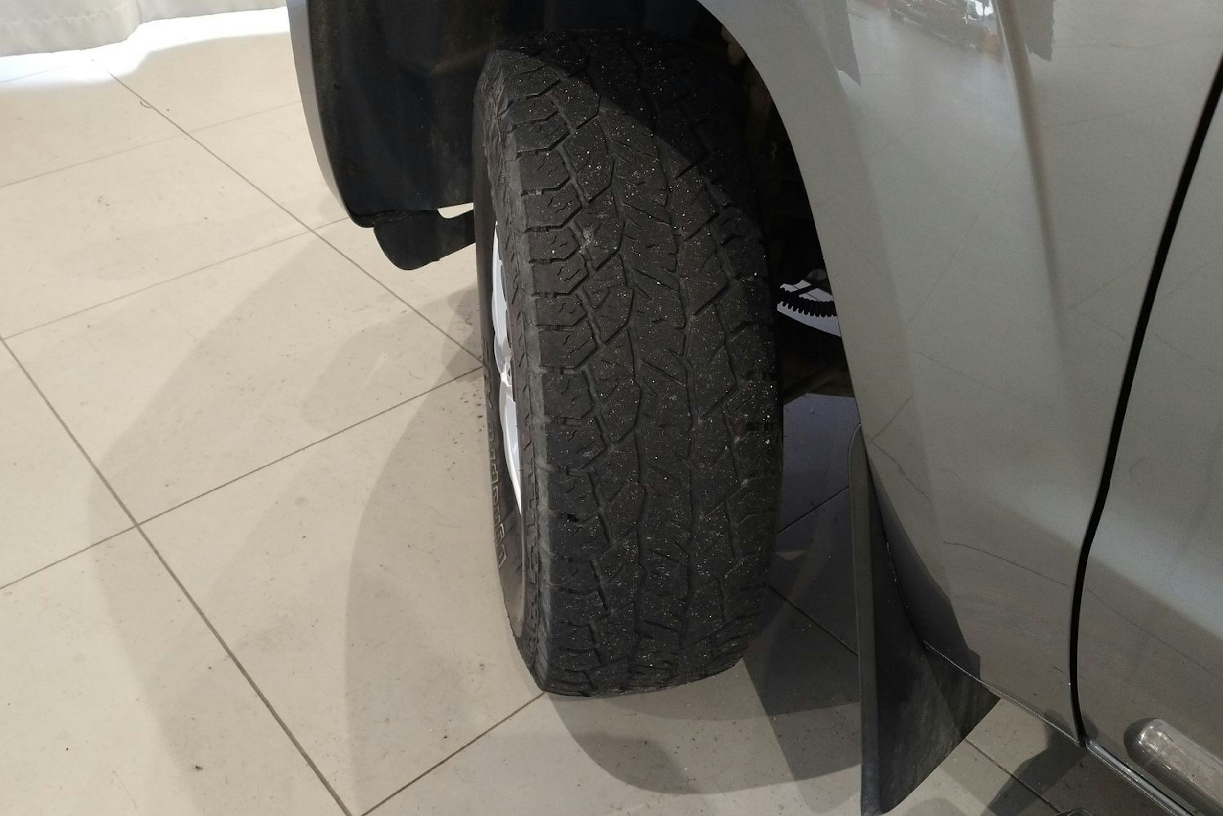 harmaa Volkswagen Amarok 2016 kuva 13.