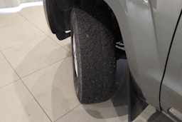 harmaa Volkswagen Amarok 2016 kuva 13.