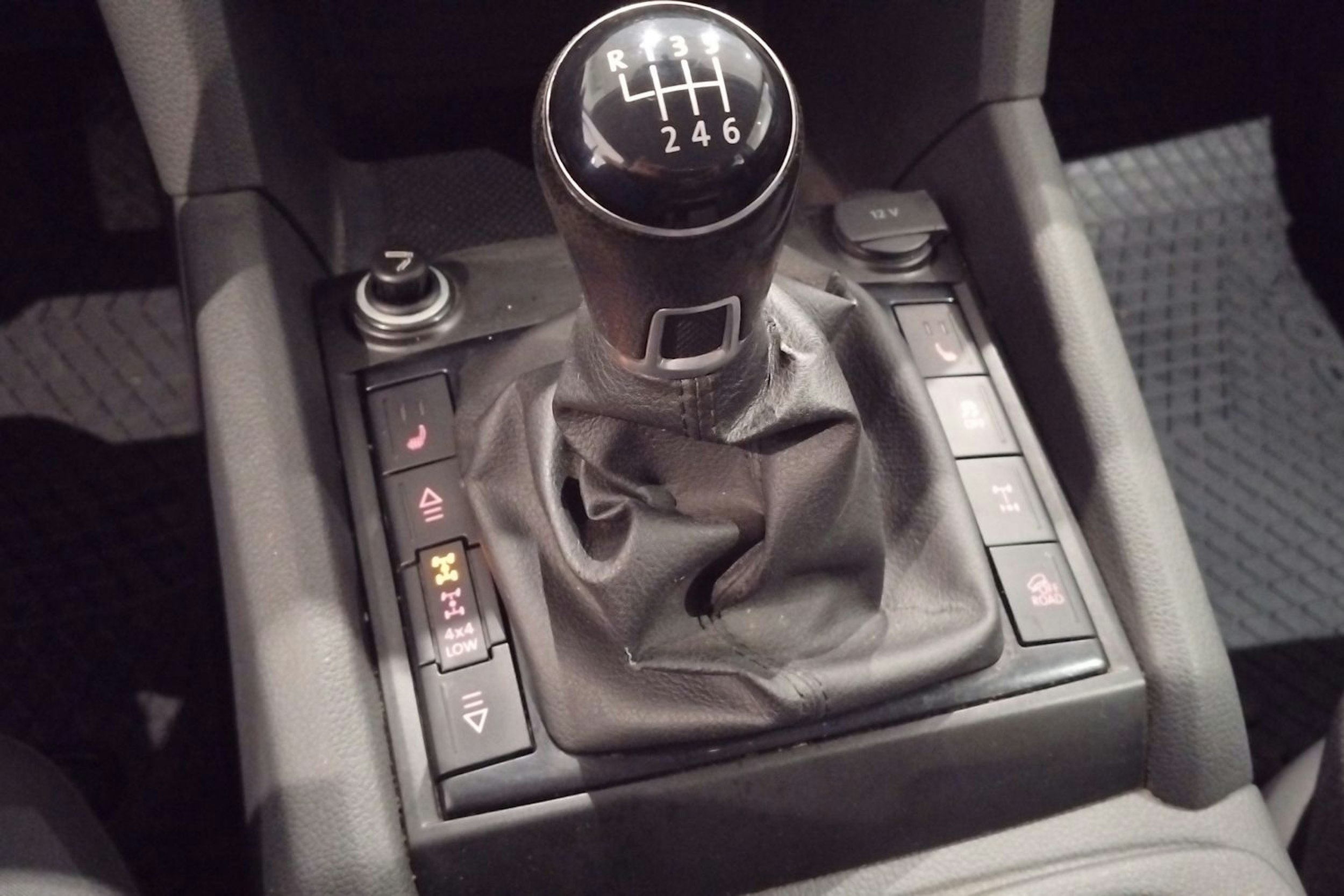 harmaa Volkswagen Amarok 2016 kuva 20.