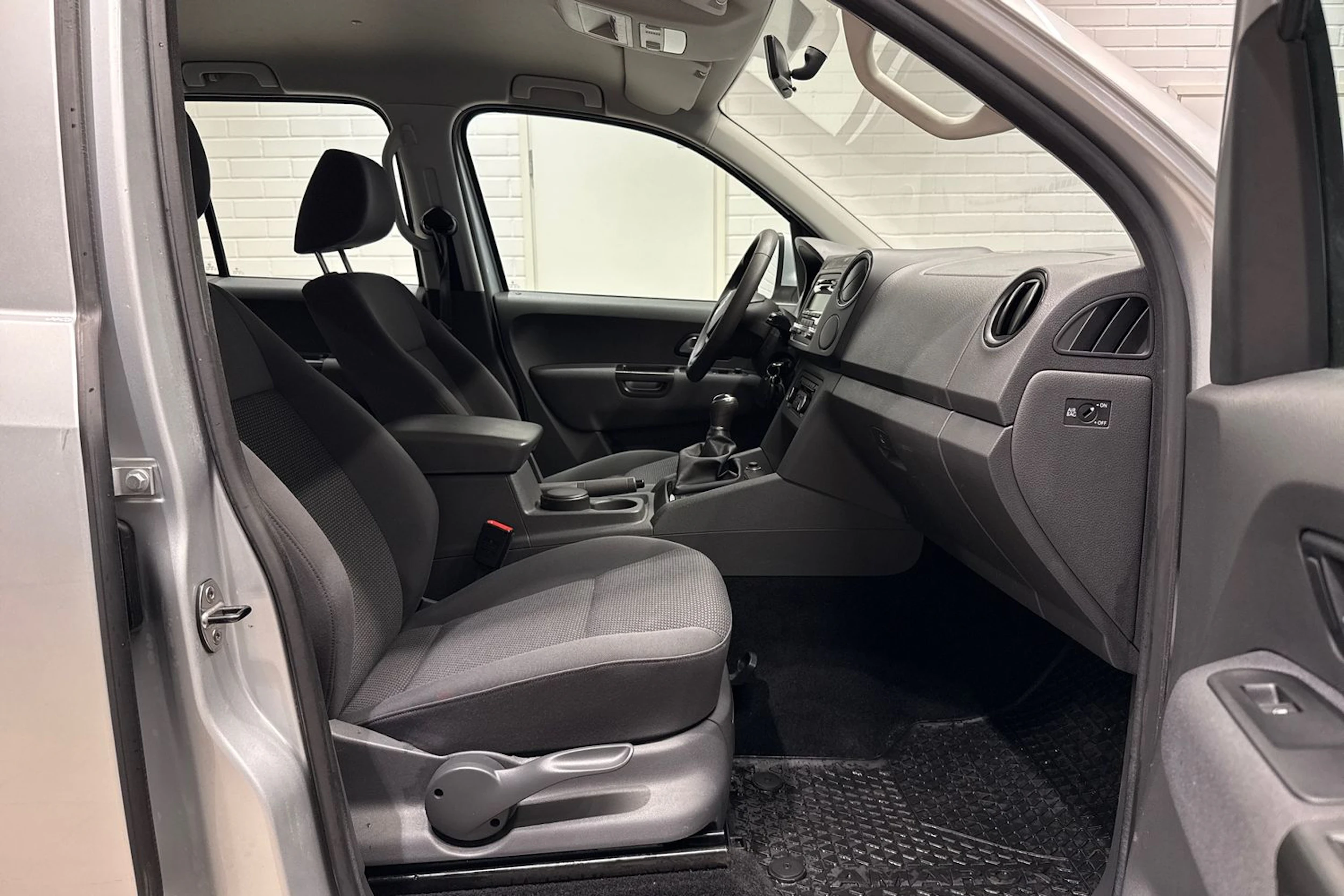 Hopea Volkswagen Amarok 2016 kuva 13.