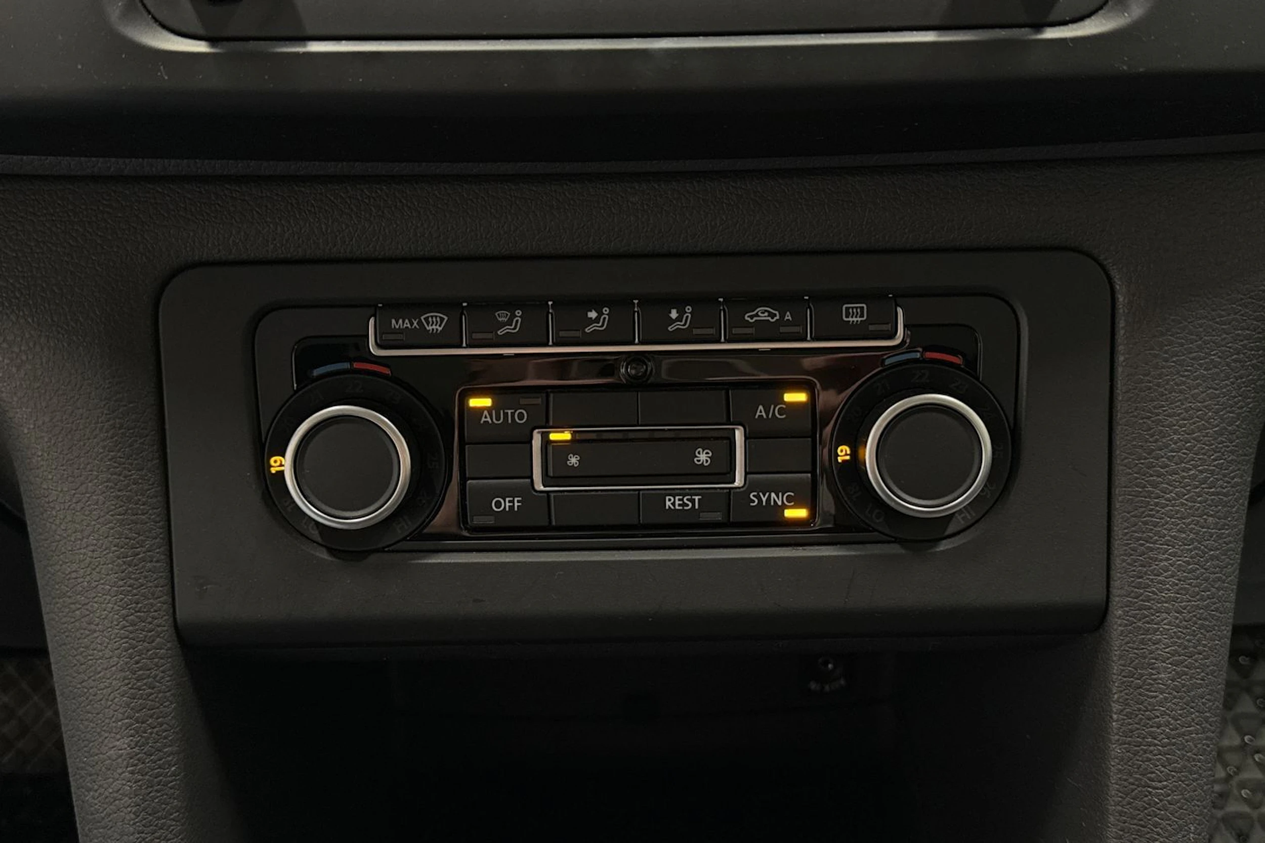 Hopea Volkswagen Amarok 2016 kuva 18.