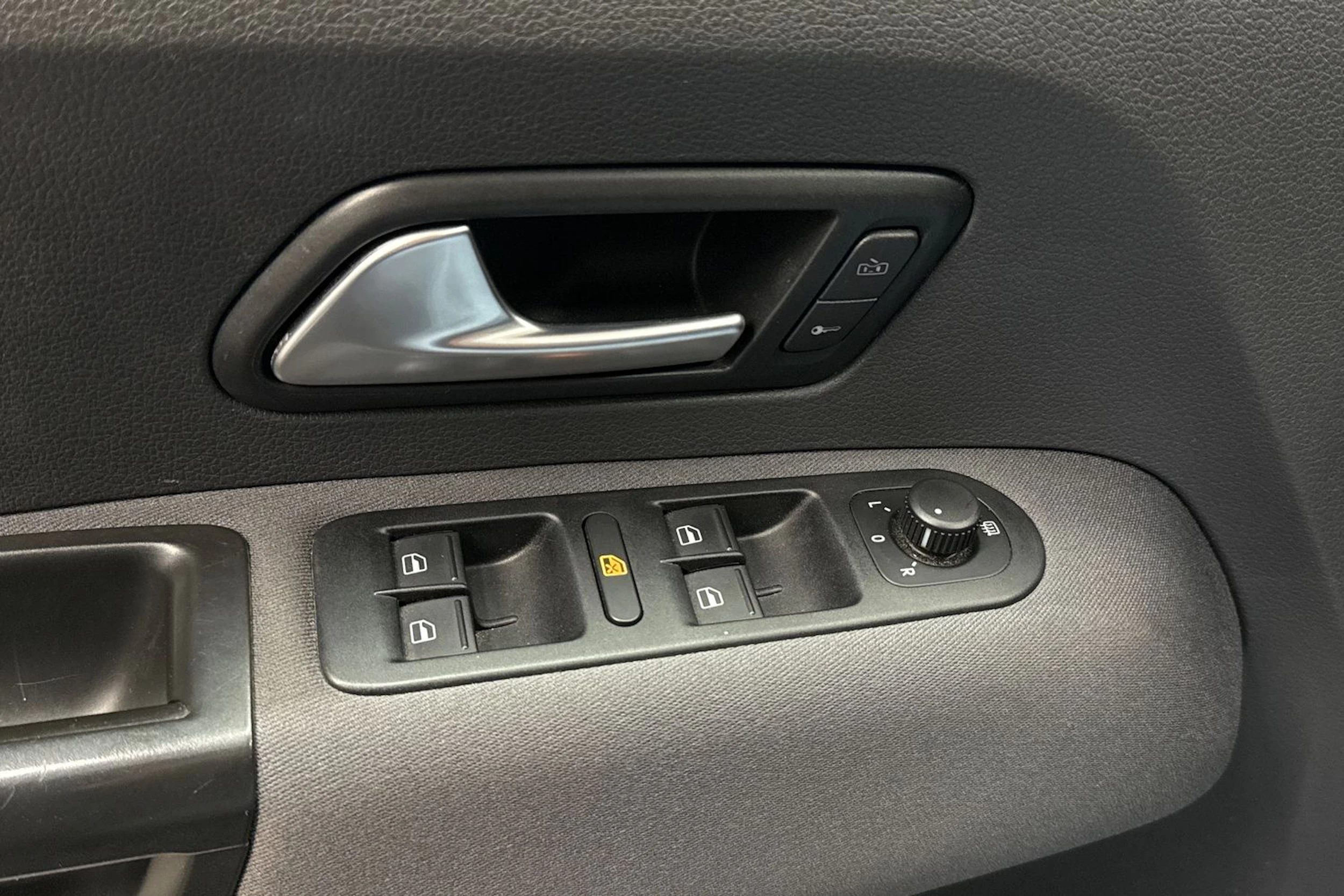 Hopea Volkswagen Amarok 2016 kuva 23.