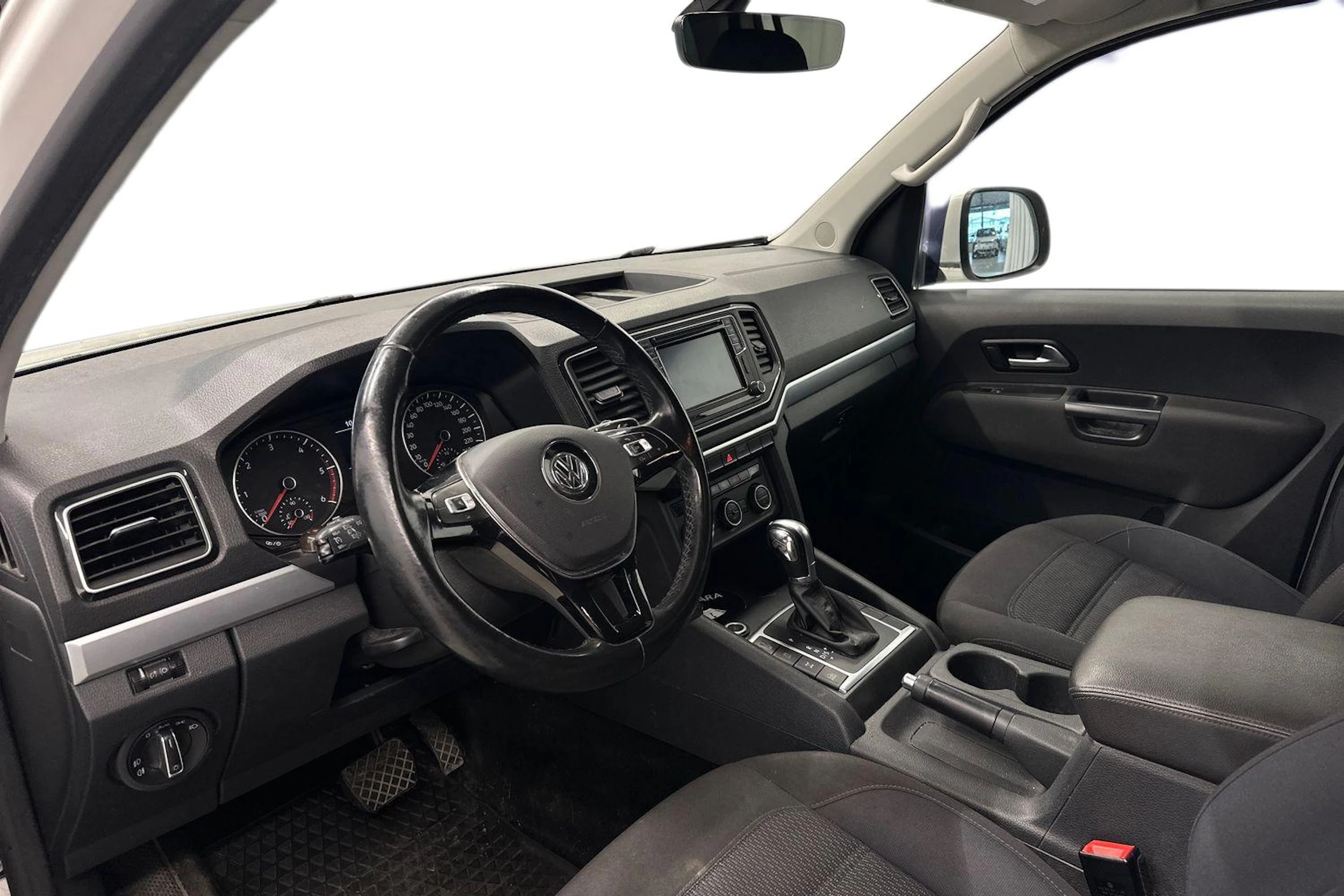 valkoinen Volkswagen Amarok 2016 kuva 3.