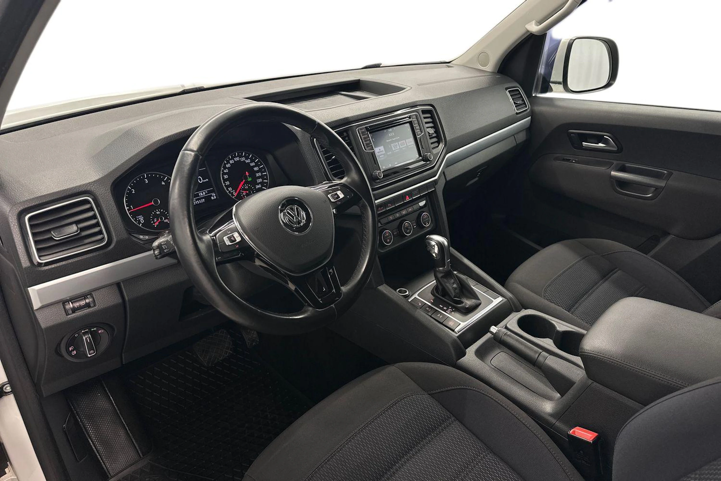 valkoinen Volkswagen Amarok 2016 kuva 6.