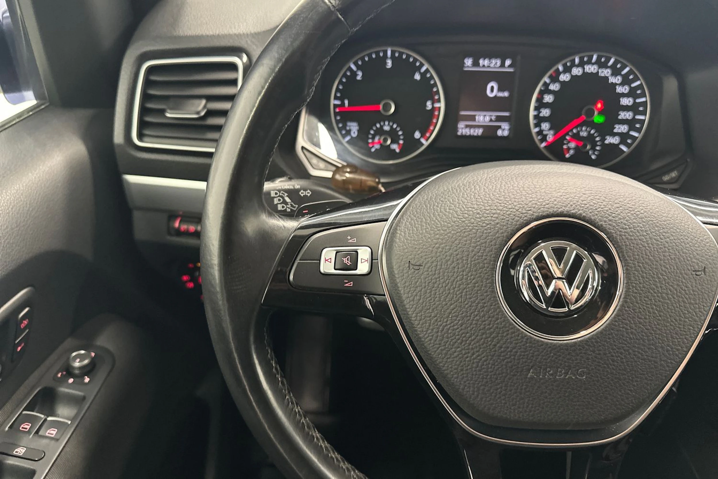 valkoinen Volkswagen Amarok 2016 kuva 11.