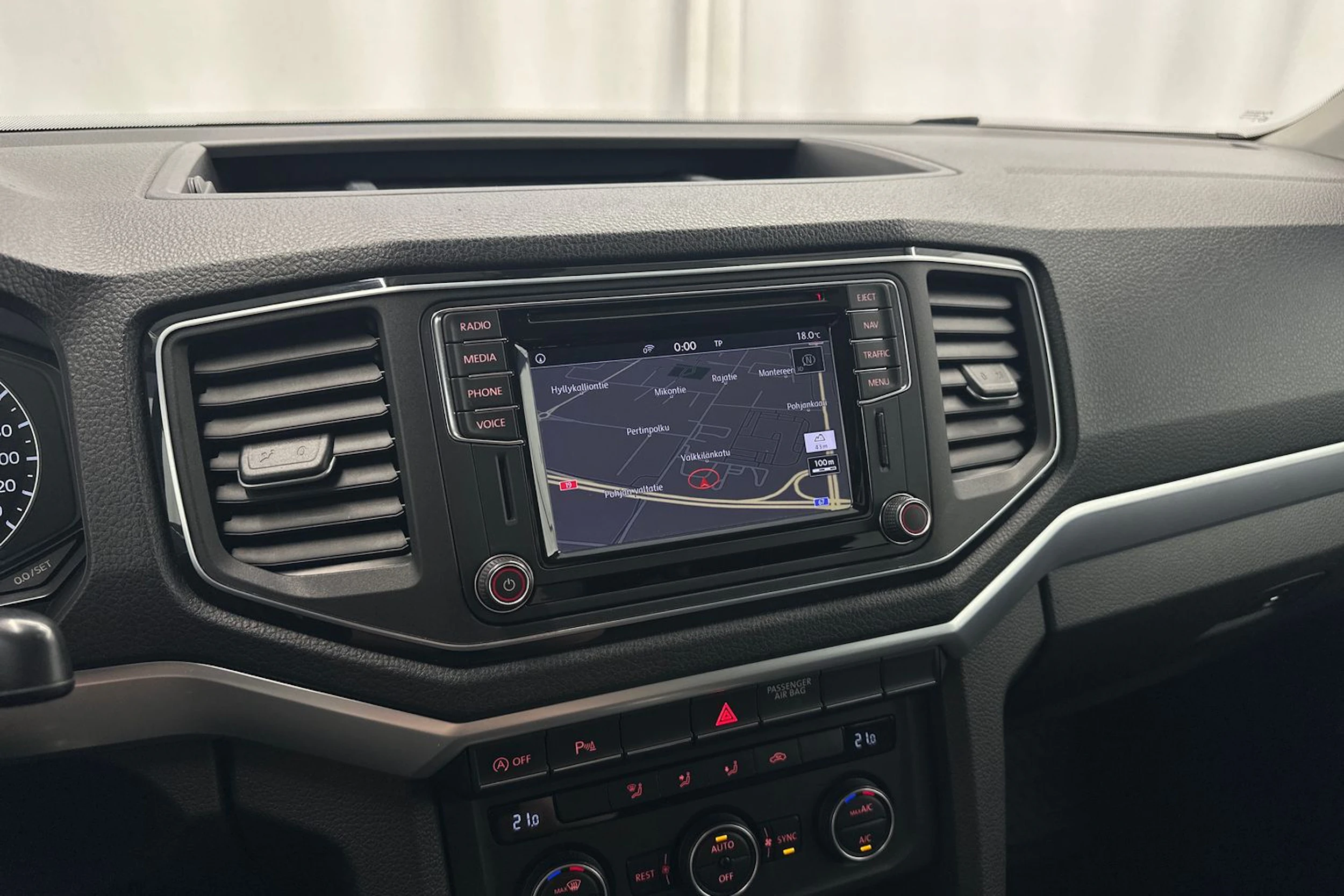 valkoinen Volkswagen Amarok 2016 kuva 17.