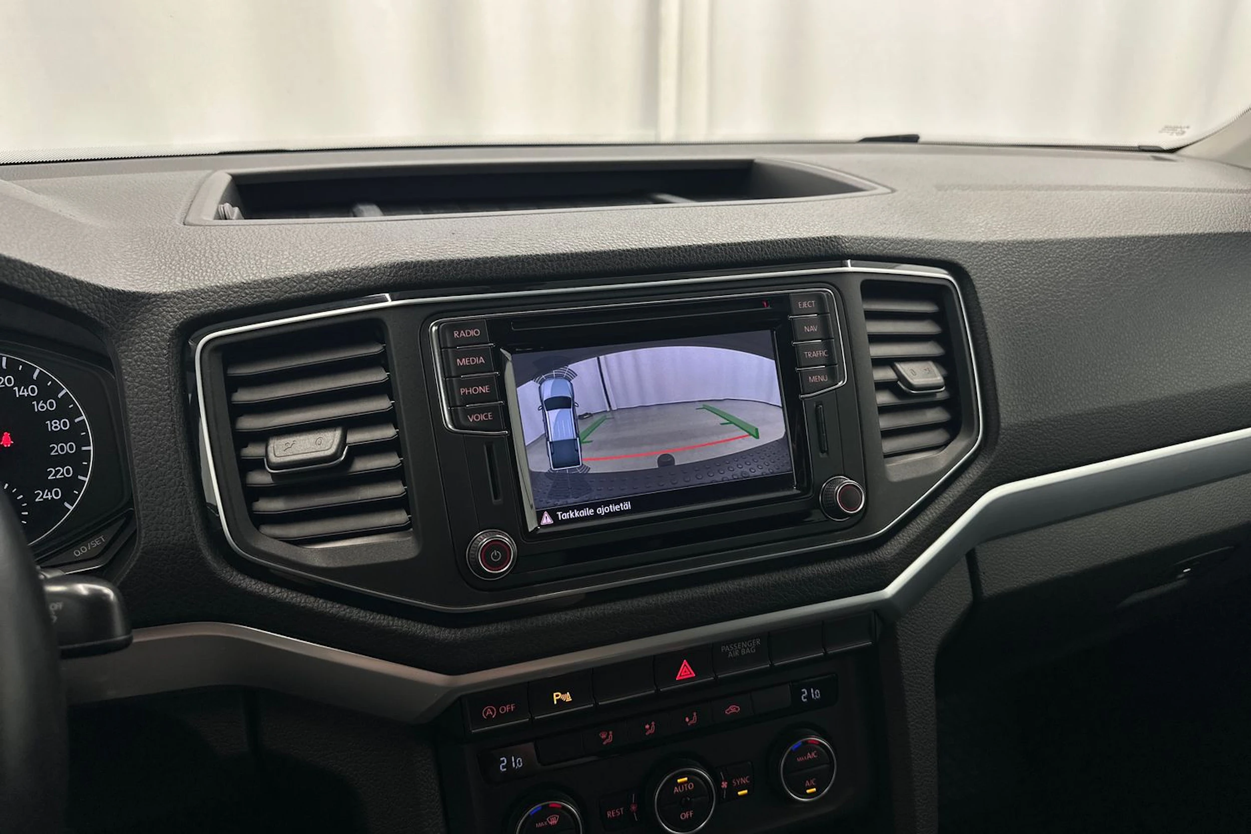 valkoinen Volkswagen Amarok 2016 kuva 19.