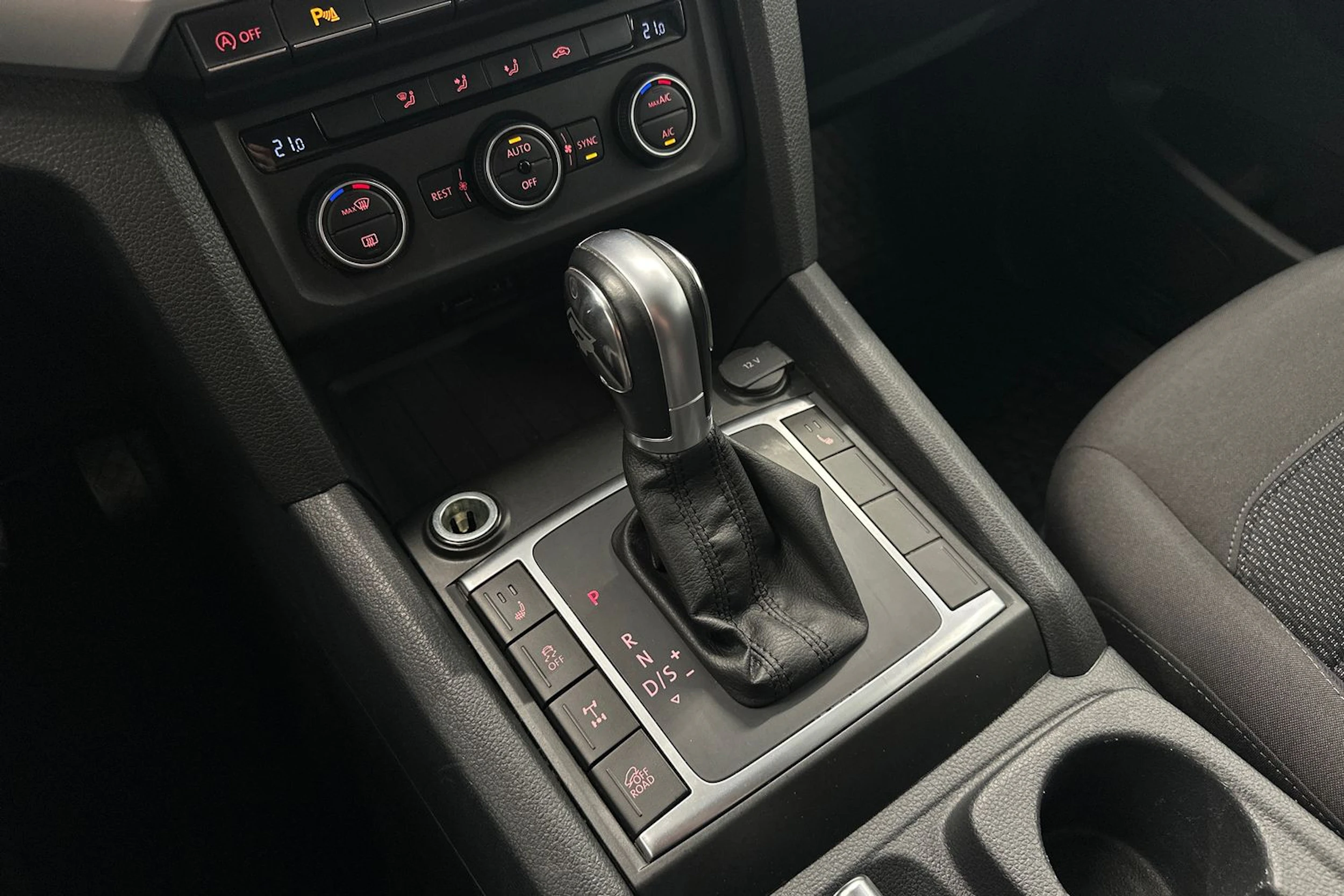 valkoinen Volkswagen Amarok 2016 kuva 21.