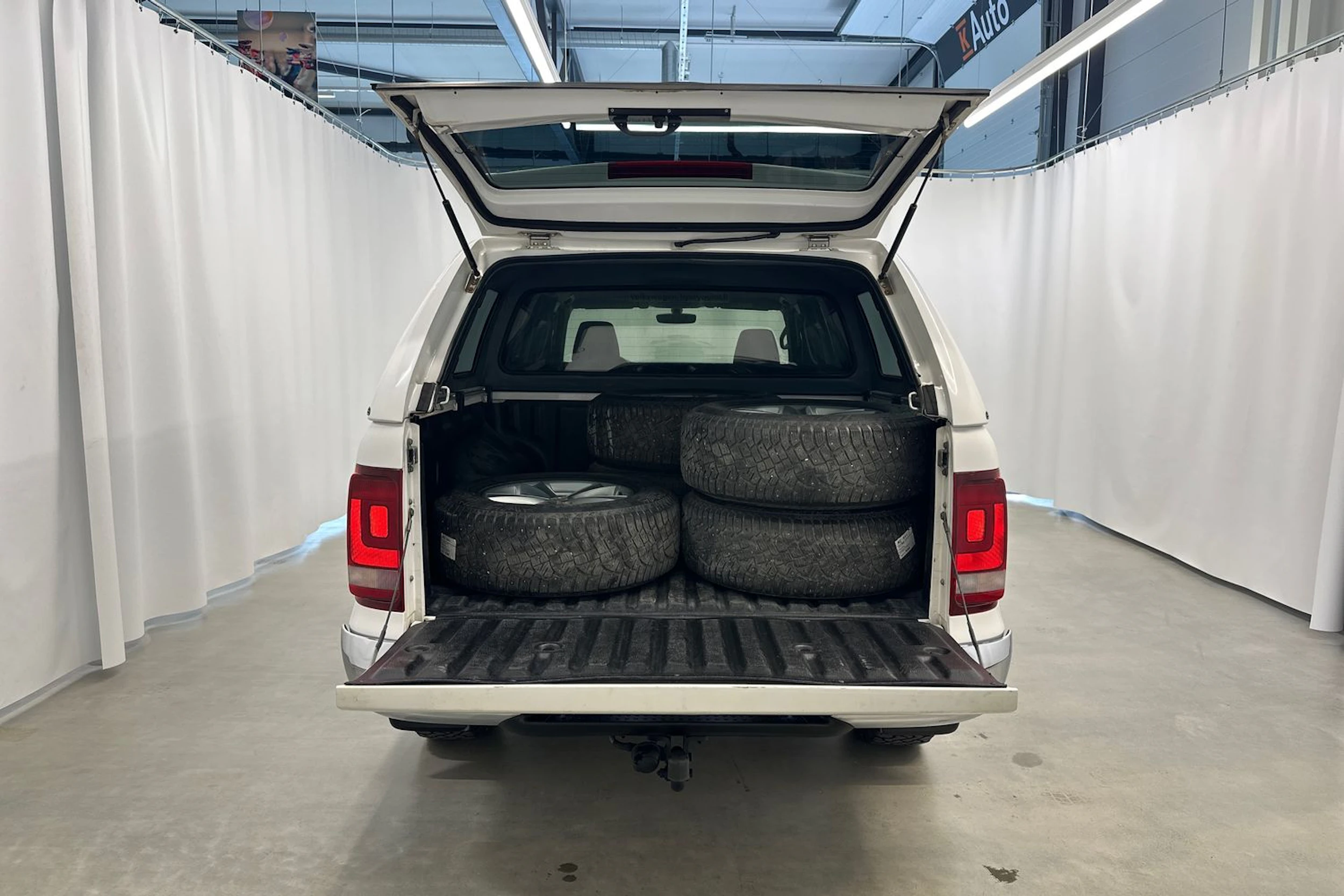 valkoinen Volkswagen Amarok 2016 kuva 24.