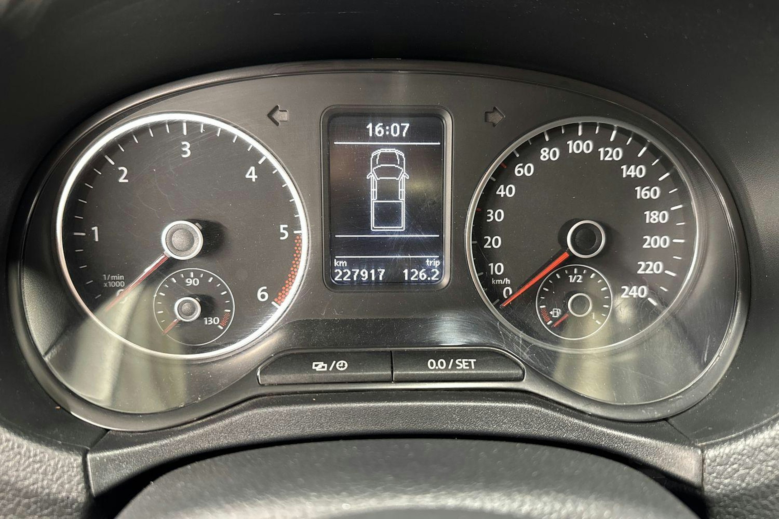 musta Volkswagen Amarok 2016 kuva 11.