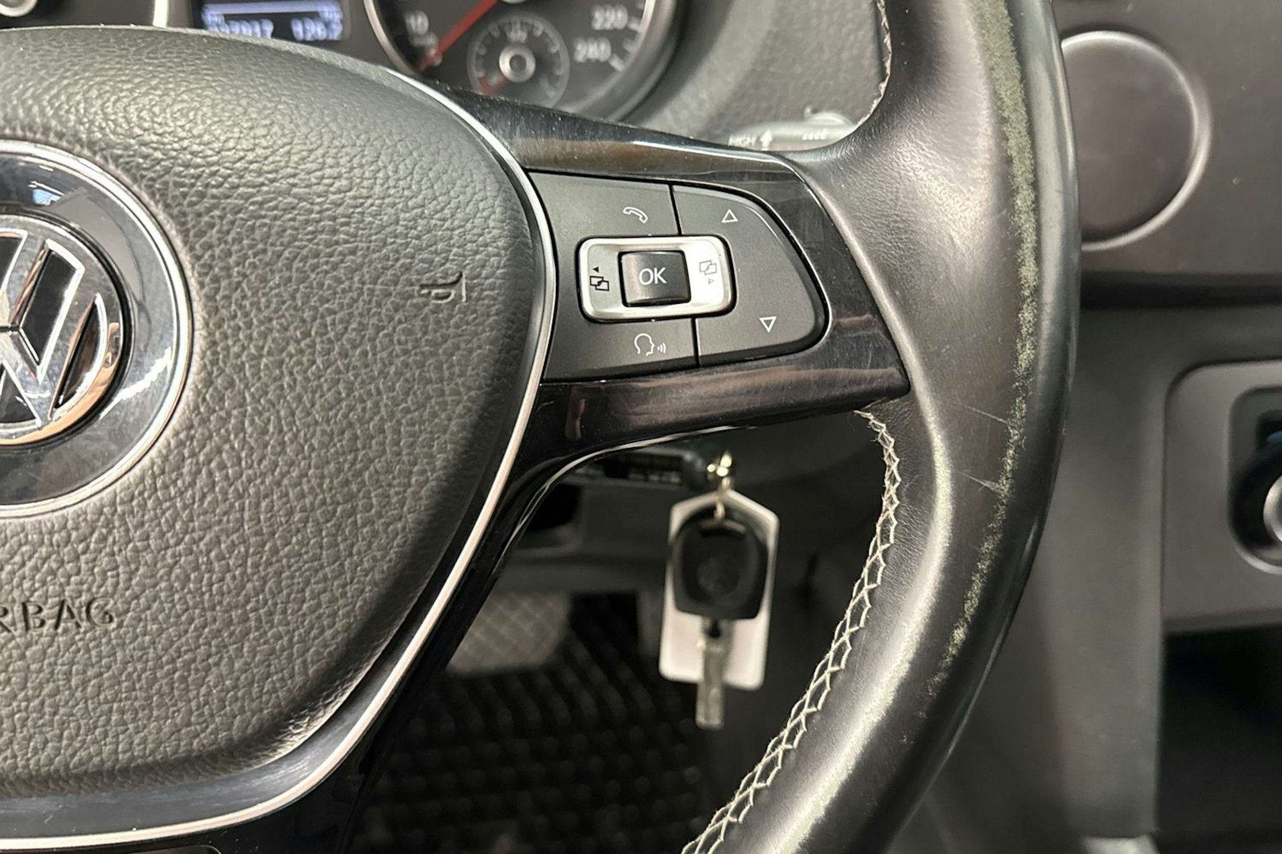 musta Volkswagen Amarok 2016 kuva 14.