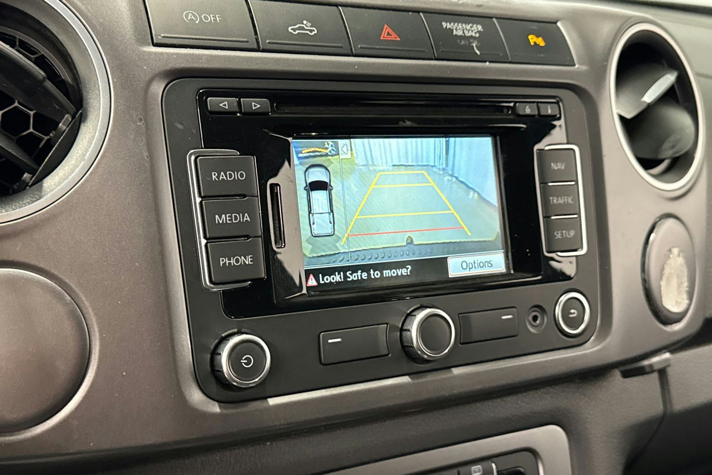 musta Volkswagen Amarok 2016 kuva 17.