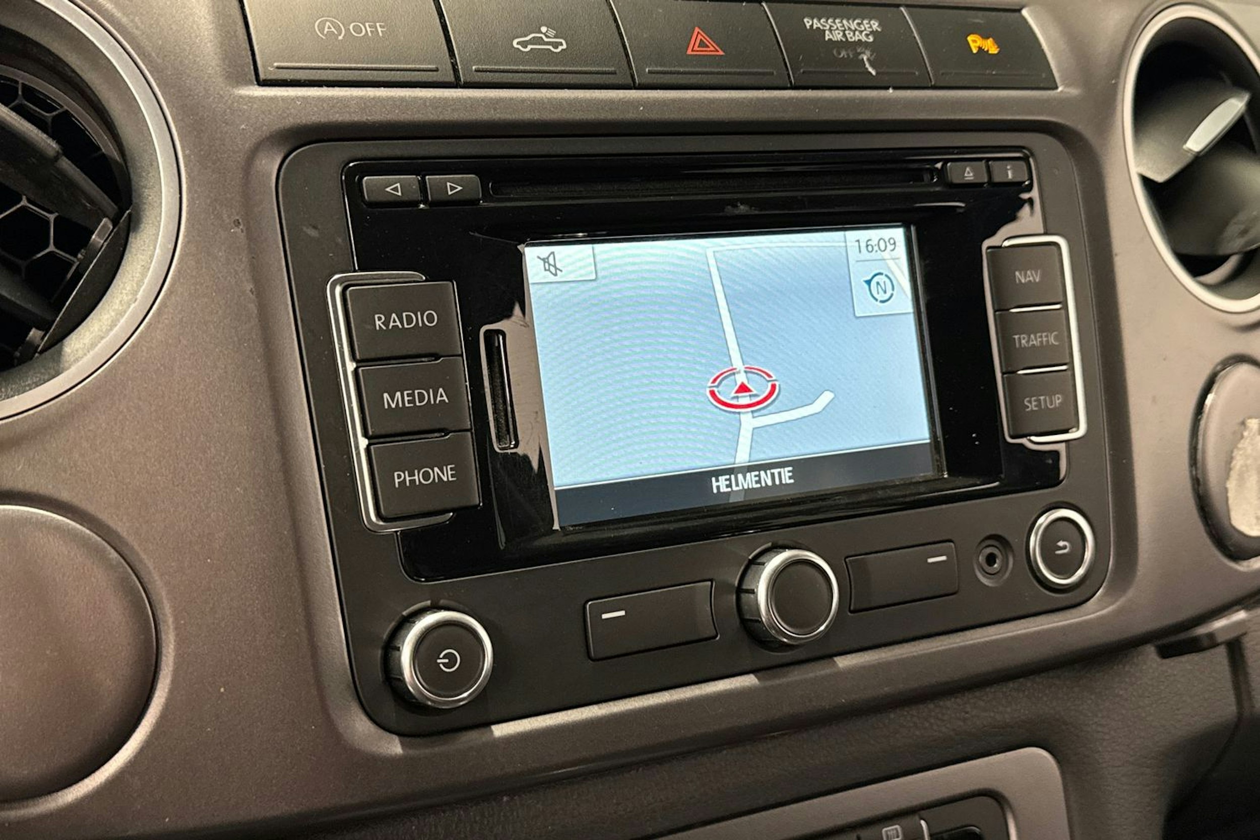 musta Volkswagen Amarok 2016 kuva 18.