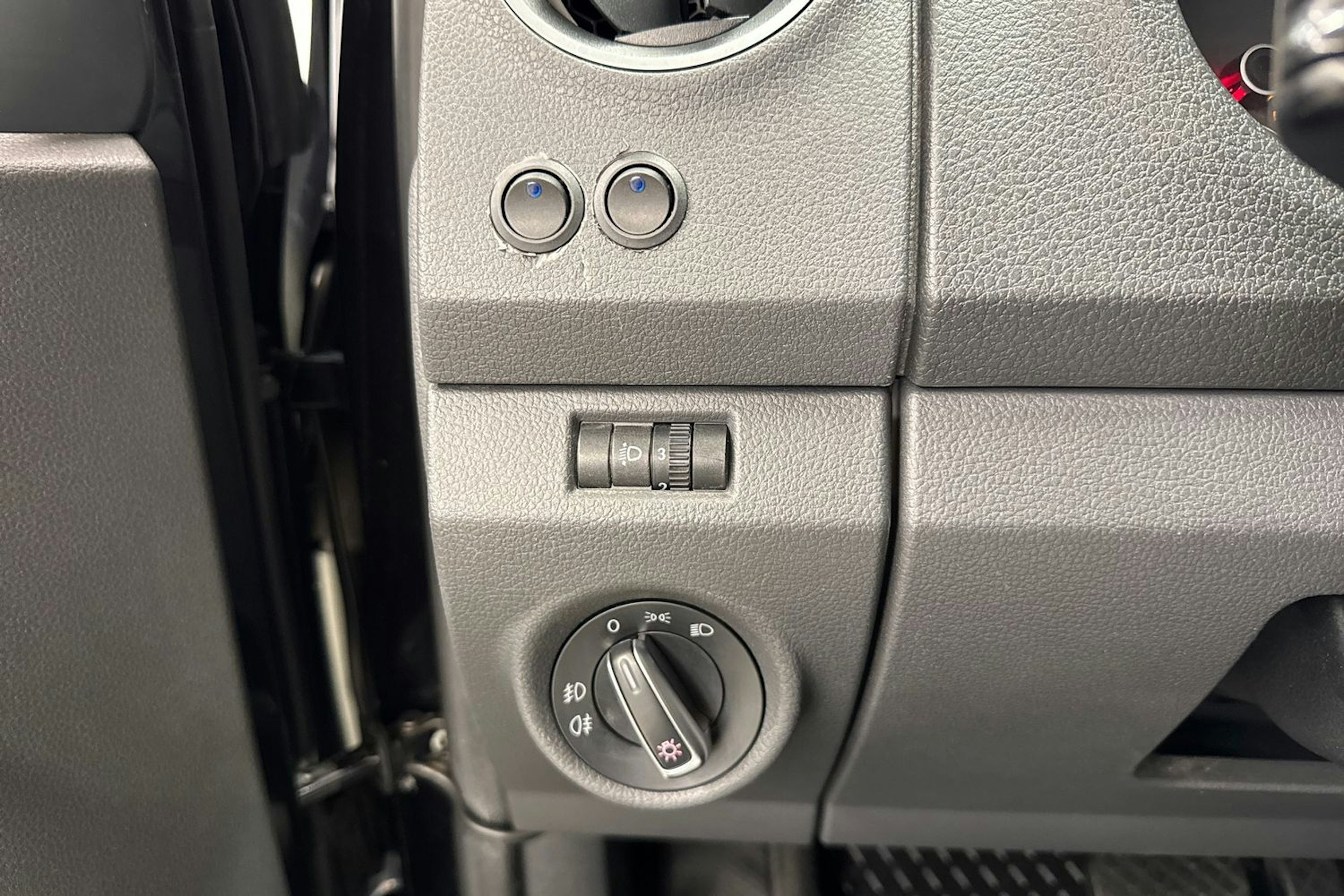 musta Volkswagen Amarok 2016 kuva 19.