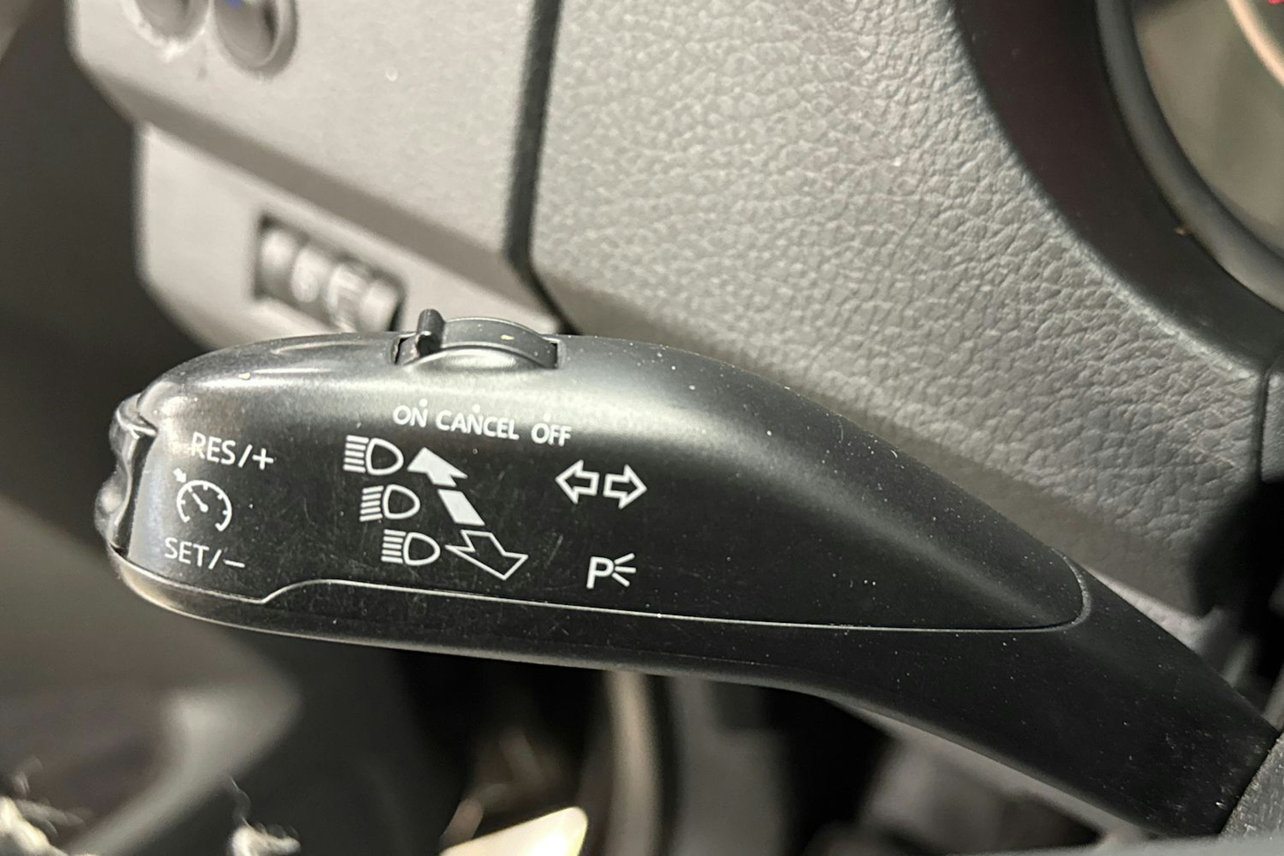 musta Volkswagen Amarok 2016 kuva 20.