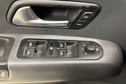 musta Volkswagen Amarok 2016 kuva 21.