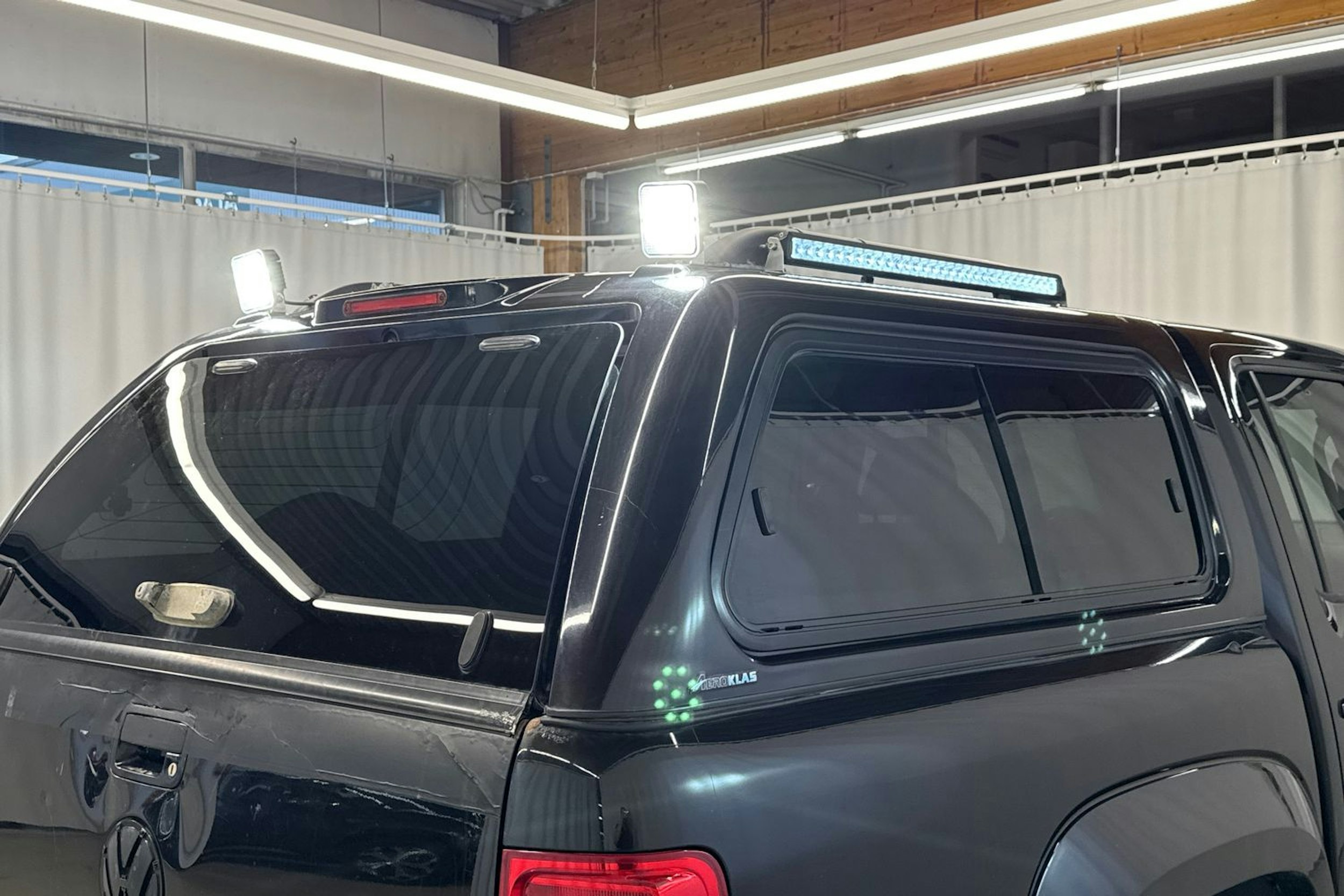 musta Volkswagen Amarok 2016 kuva 28.