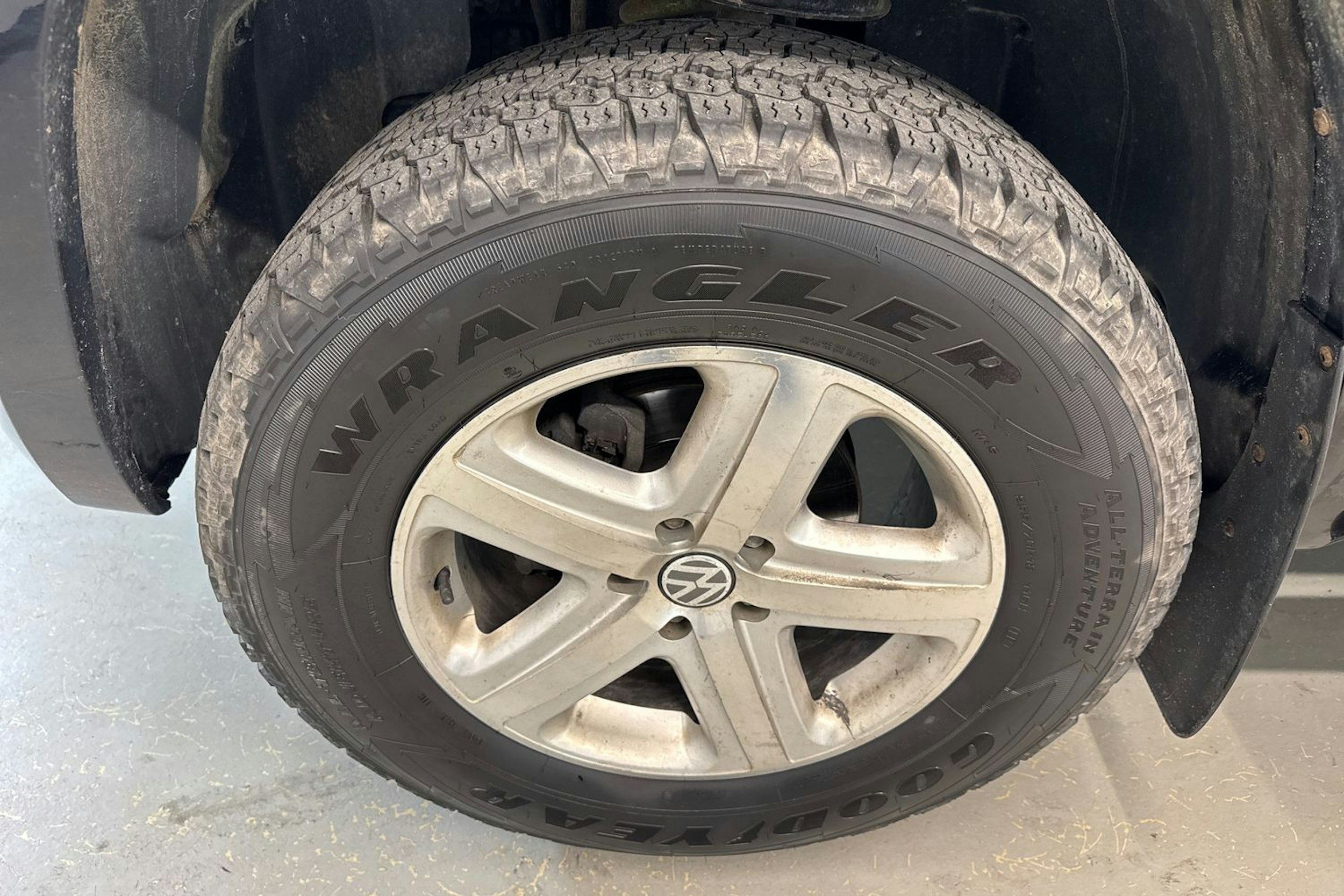 musta Volkswagen Amarok 2016 kuva 30.