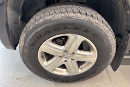 musta Volkswagen Amarok 2016 kuva 30.