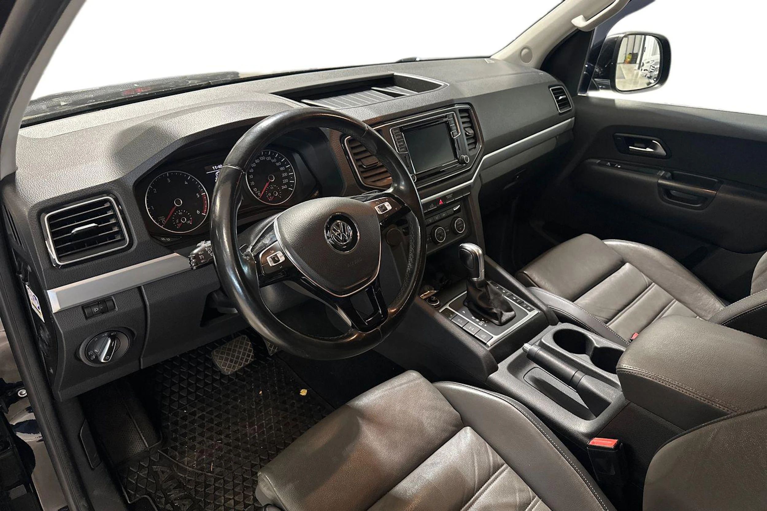 musta Volkswagen Amarok 2016 kuva 3.