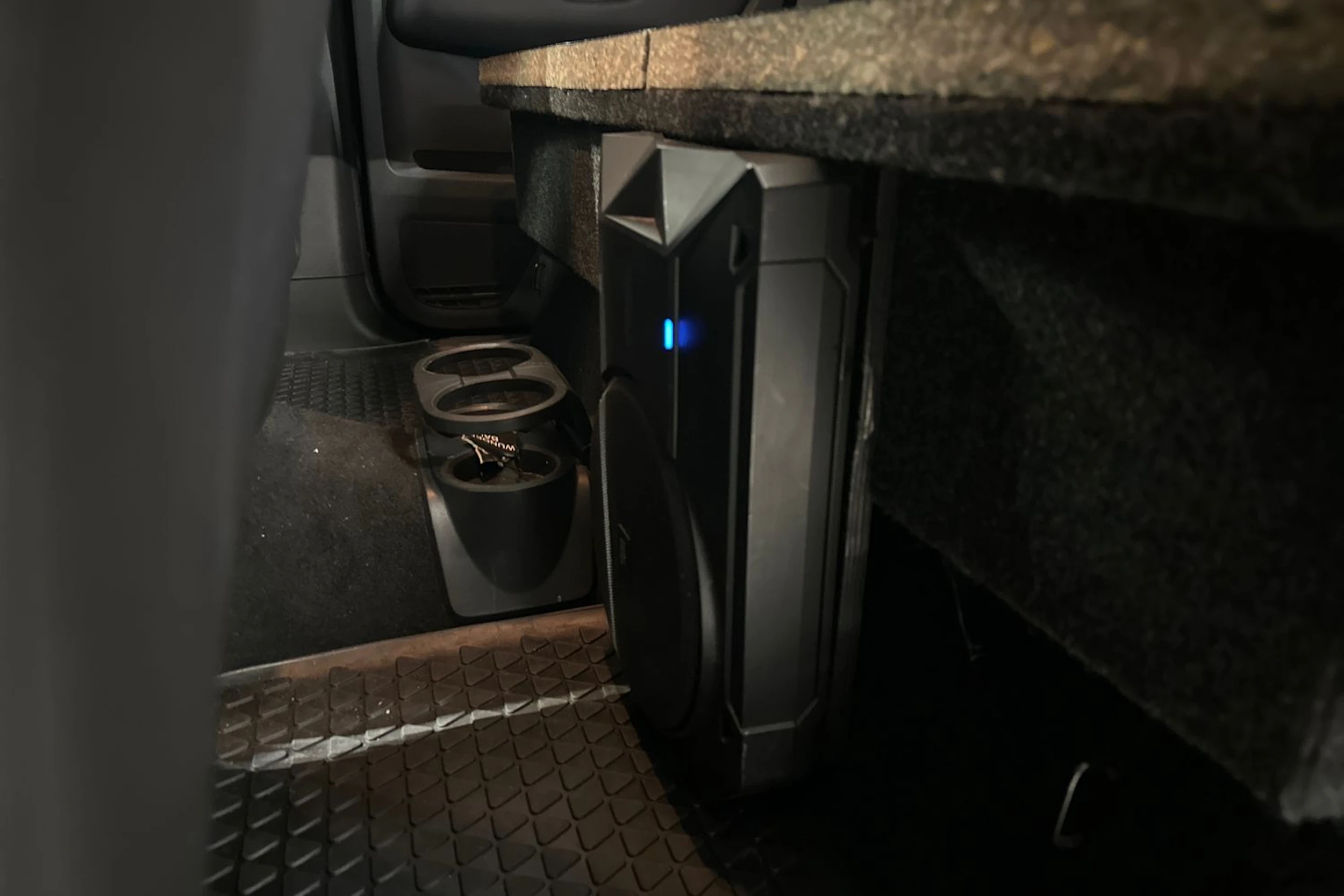 musta Volkswagen Amarok 2016 kuva 7.