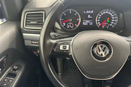 musta Volkswagen Amarok 2016 kuva 11.