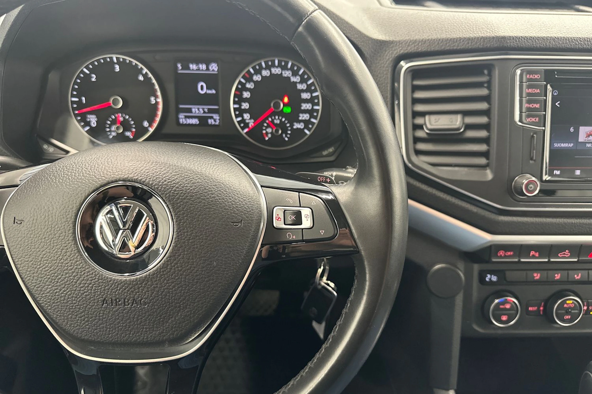 musta Volkswagen Amarok 2016 kuva 12.