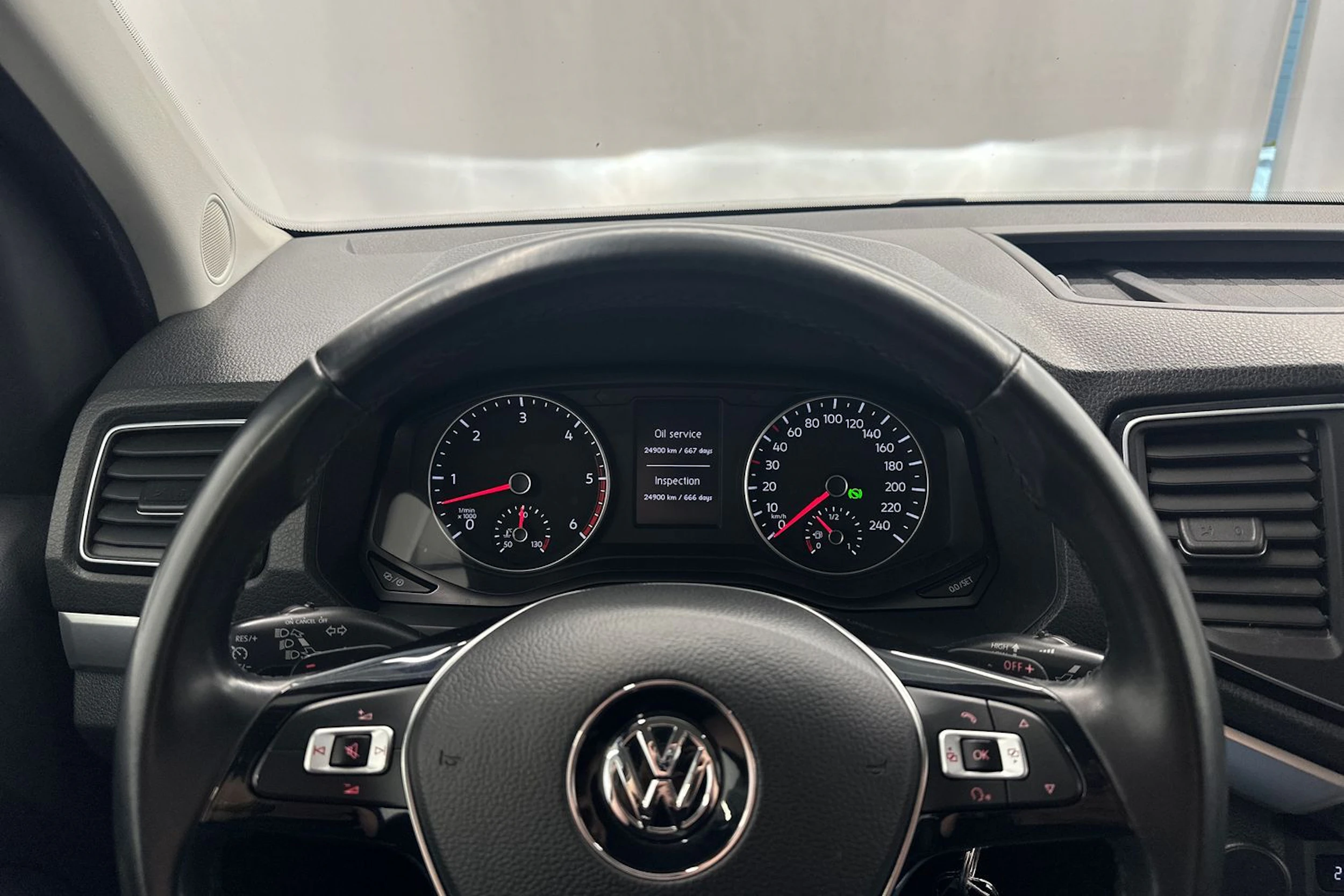 musta Volkswagen Amarok 2016 kuva 14.