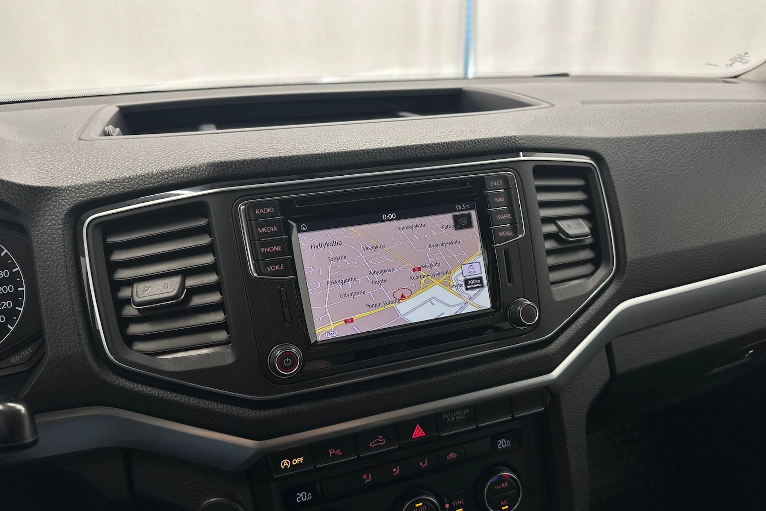 musta Volkswagen Amarok 2016 kuva 18.