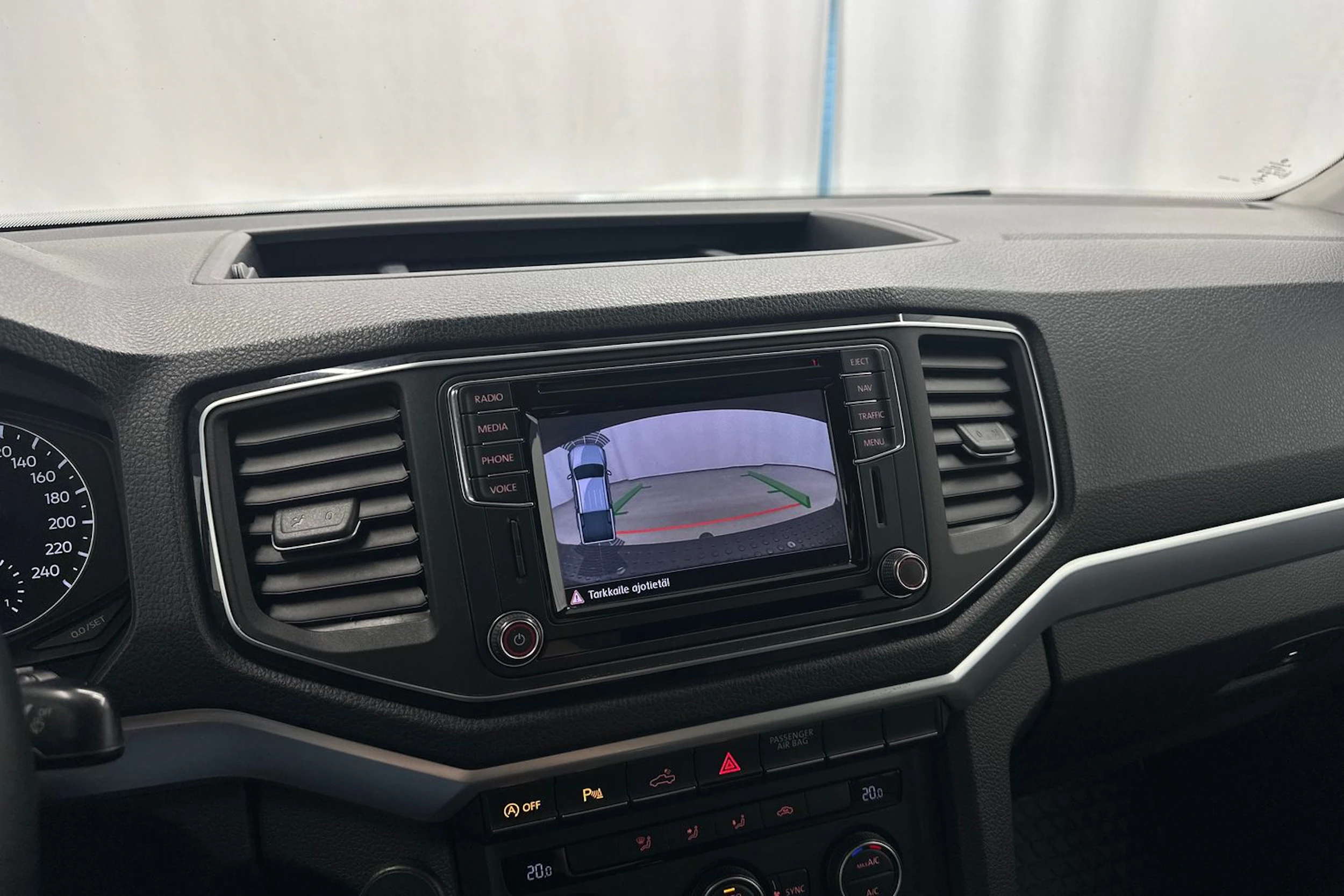 musta Volkswagen Amarok 2016 kuva 20.