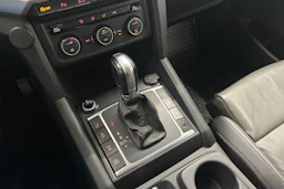 musta Volkswagen Amarok 2016 kuva 22.