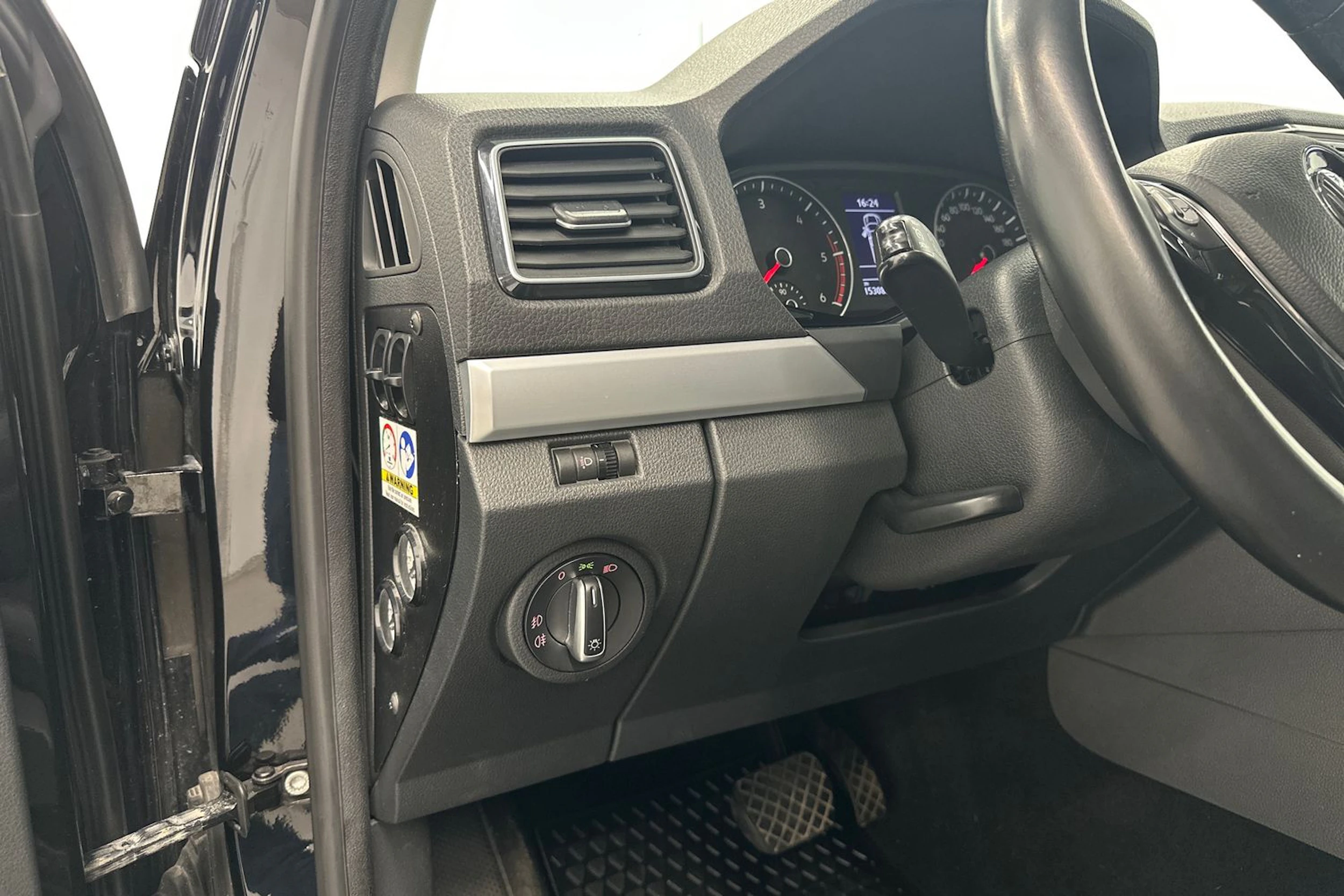 musta Volkswagen Amarok 2016 kuva 25.