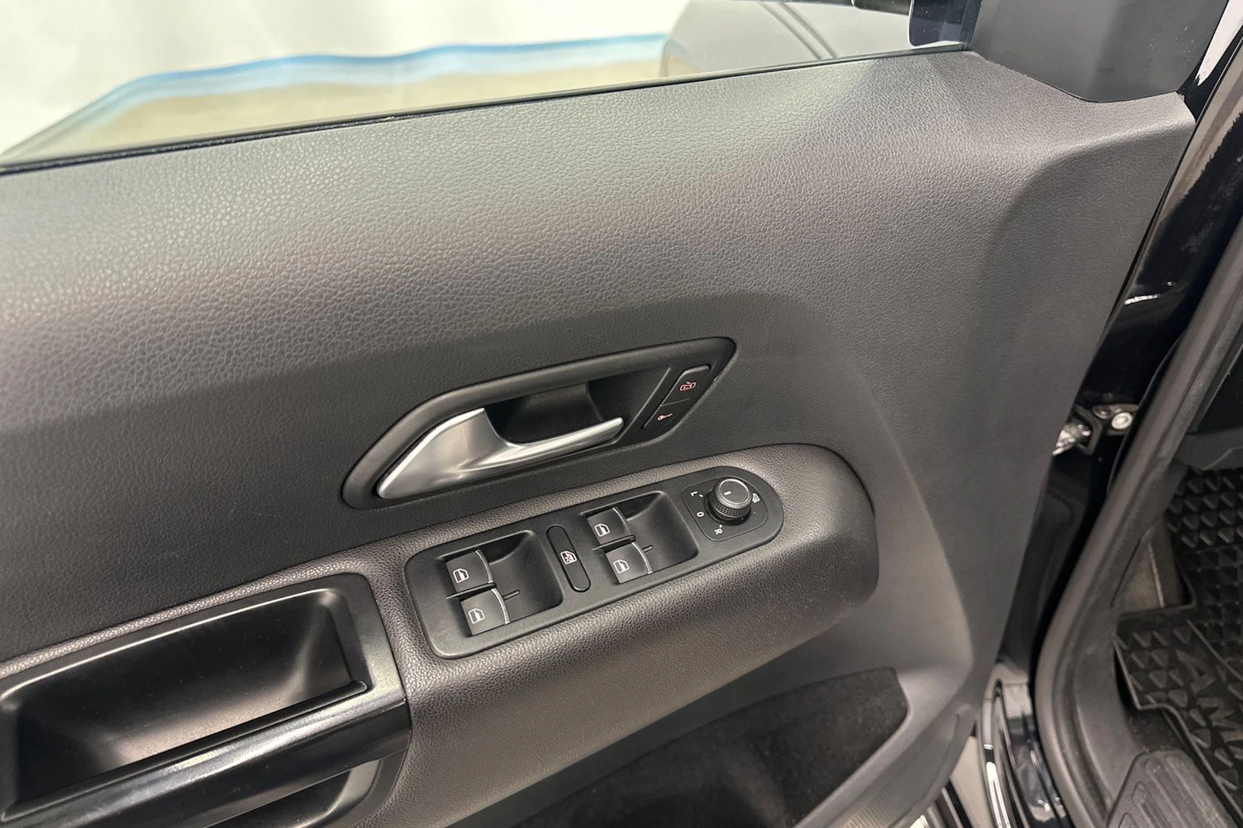 musta Volkswagen Amarok 2016 kuva 26.