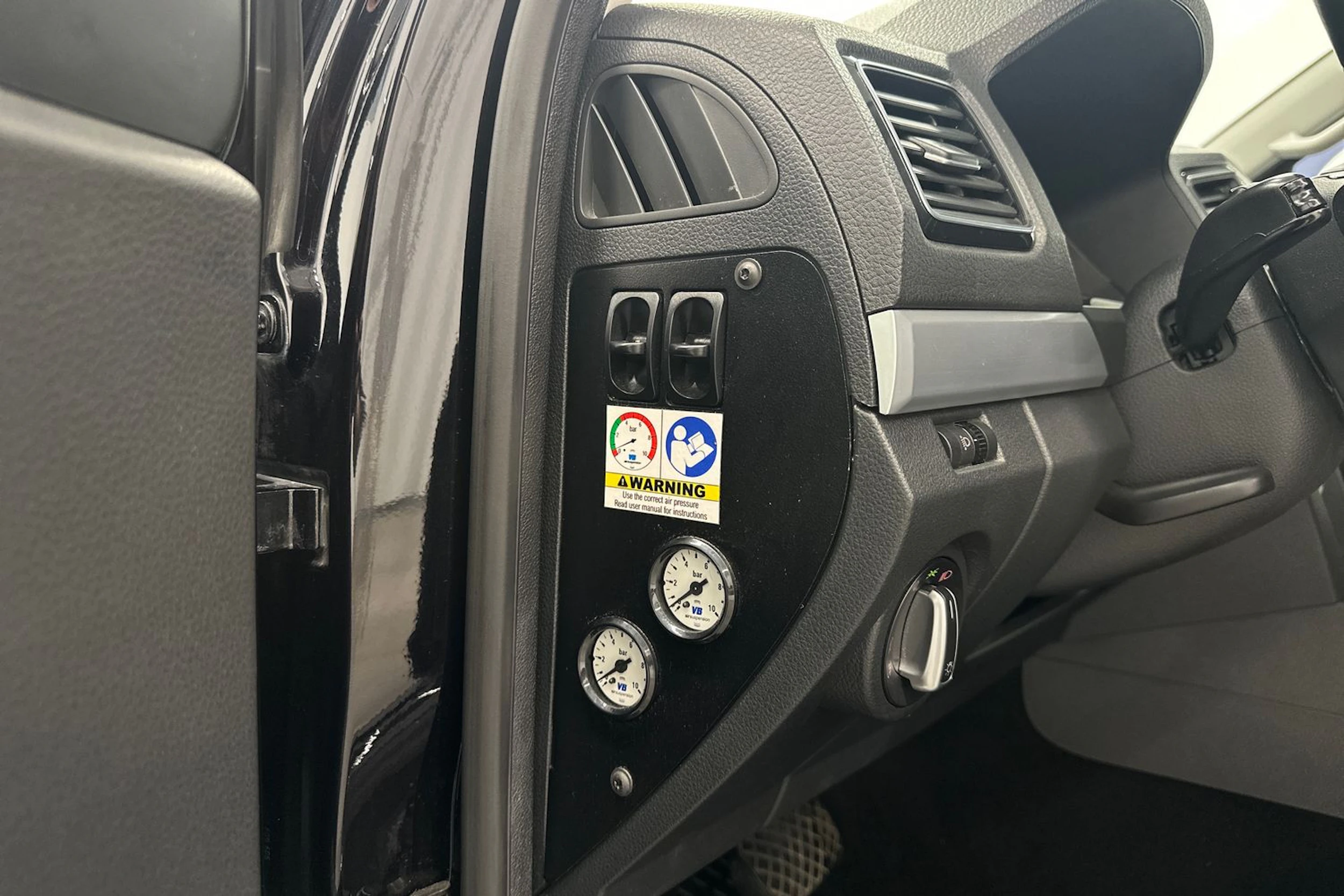 musta Volkswagen Amarok 2016 kuva 27.