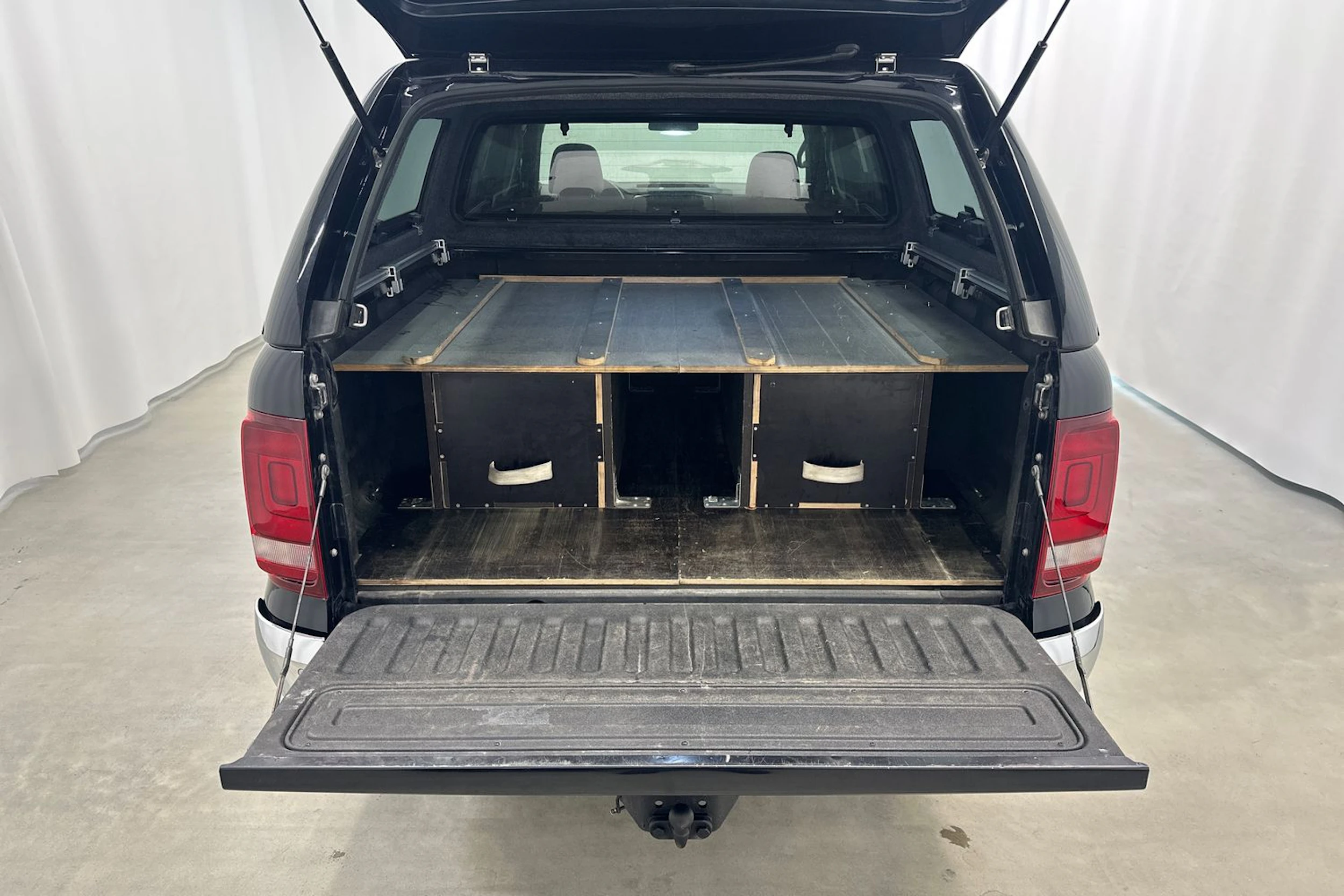 musta Volkswagen Amarok 2016 kuva 32.