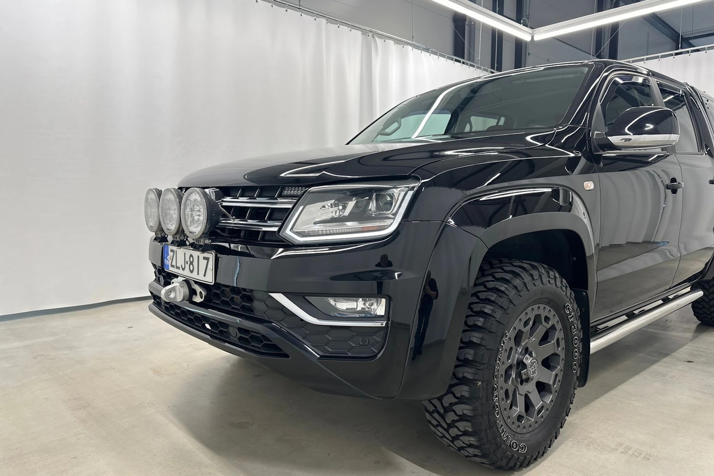 musta Volkswagen Amarok 2016 kuva 35.