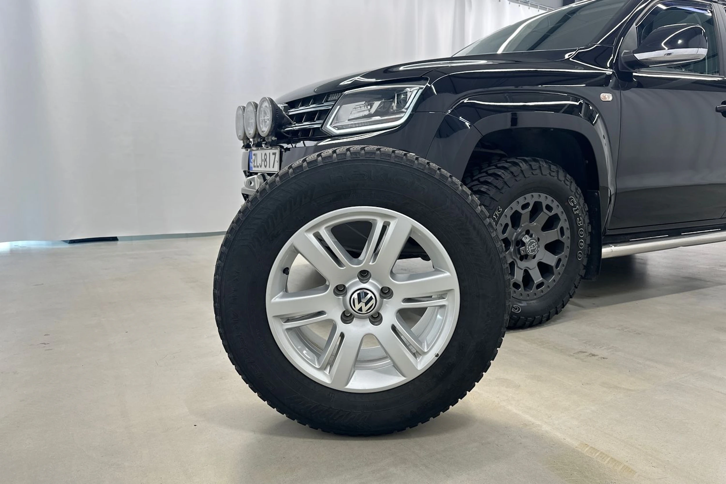 musta Volkswagen Amarok 2016 kuva 37.
