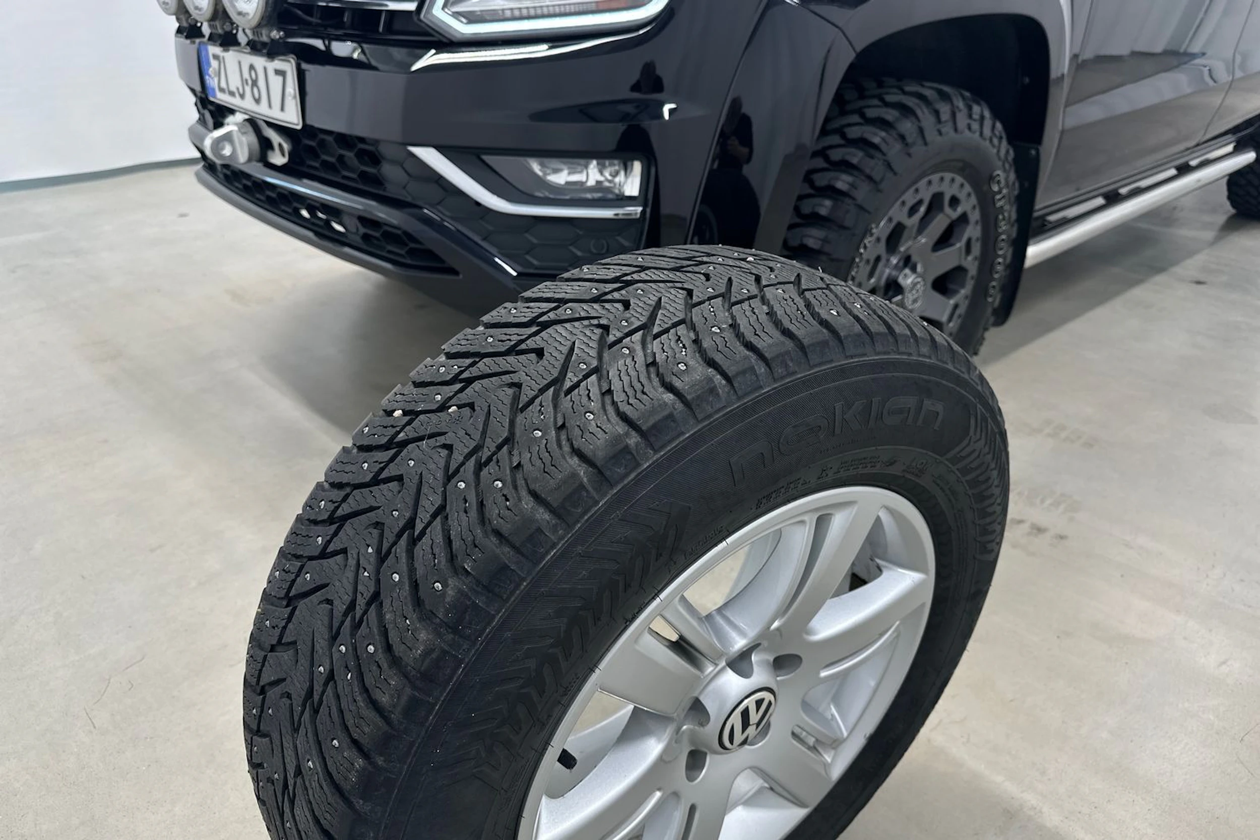 musta Volkswagen Amarok 2016 kuva 38.