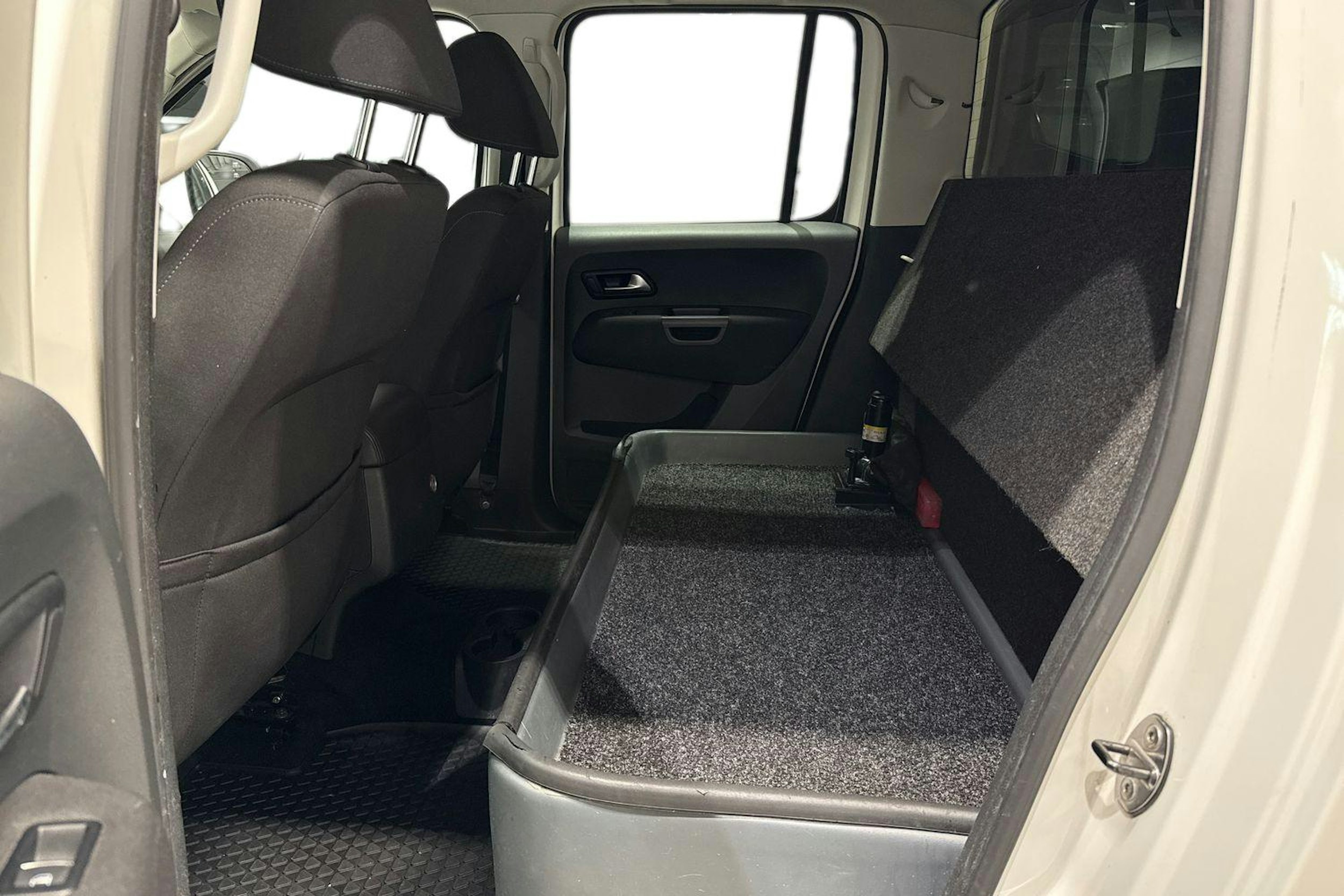 valkoinen Volkswagen Amarok 2017 kuva 10.
