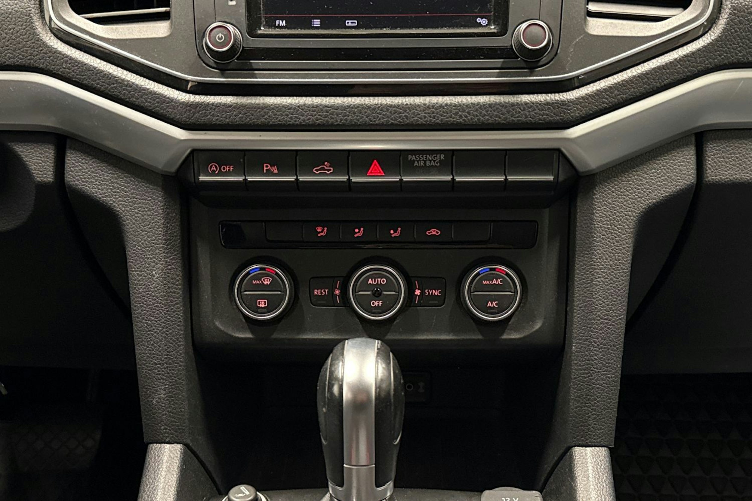 valkoinen Volkswagen Amarok 2017 kuva 17.